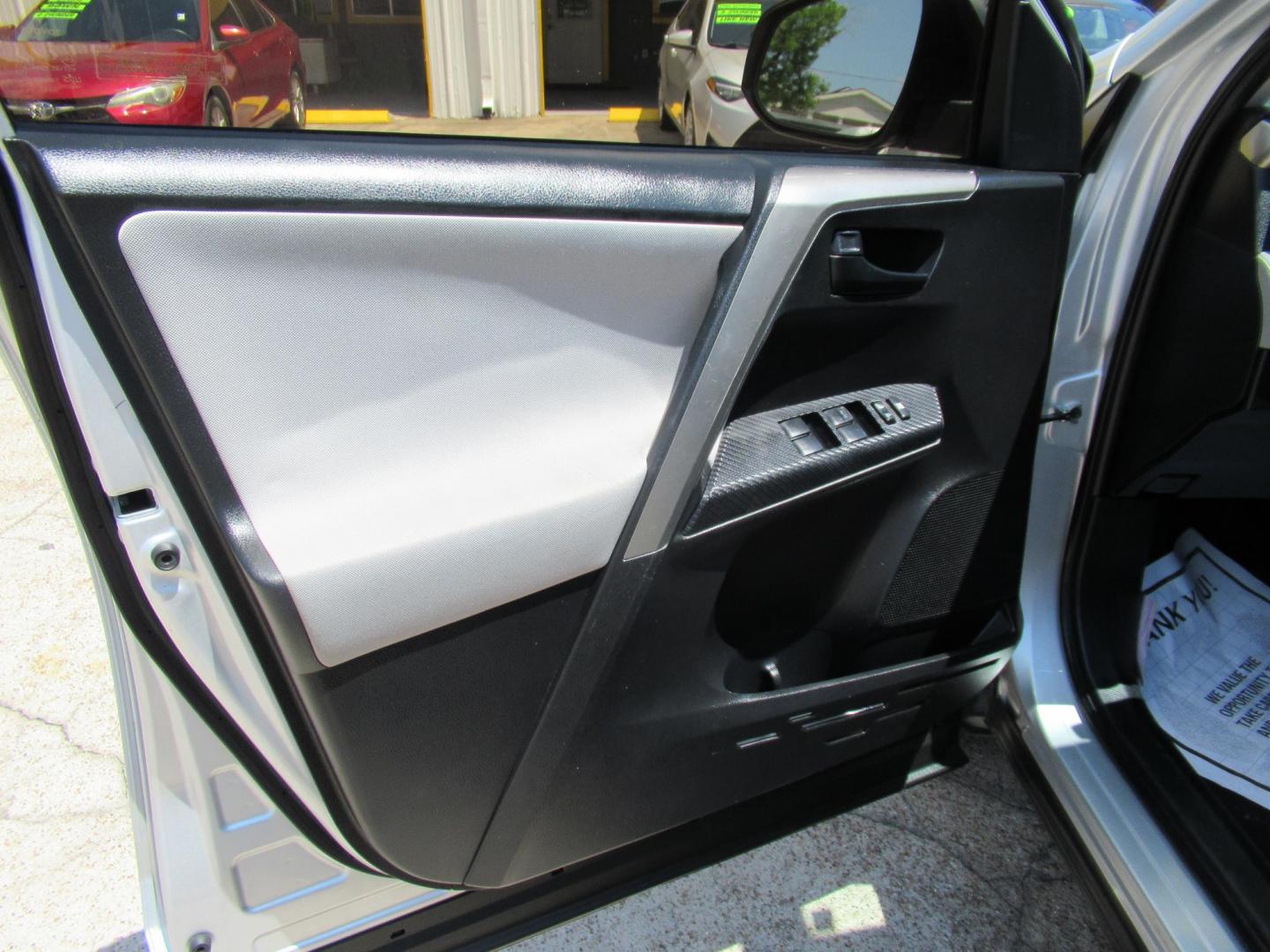 2015 Silver /Black Toyota RAV4 LE FWD (JTMZFREV0FD) with an 2.5L L4 DOHC 16V engine, 6-Speed Automatic transmission, located at 1511 North Shepherd Dr., Houston, TX, 77008, (281) 657-1221, 29.798361, -95.412560 - 2015 Toyota Rav4 LE 132,133 mi VIN: JTMZFREV0FD078567 Vehicle Details 4 Door Wagon/Sport Utility 2.5L I4 F DOHC 16V Gasoline Front wheel drive - Photo#9