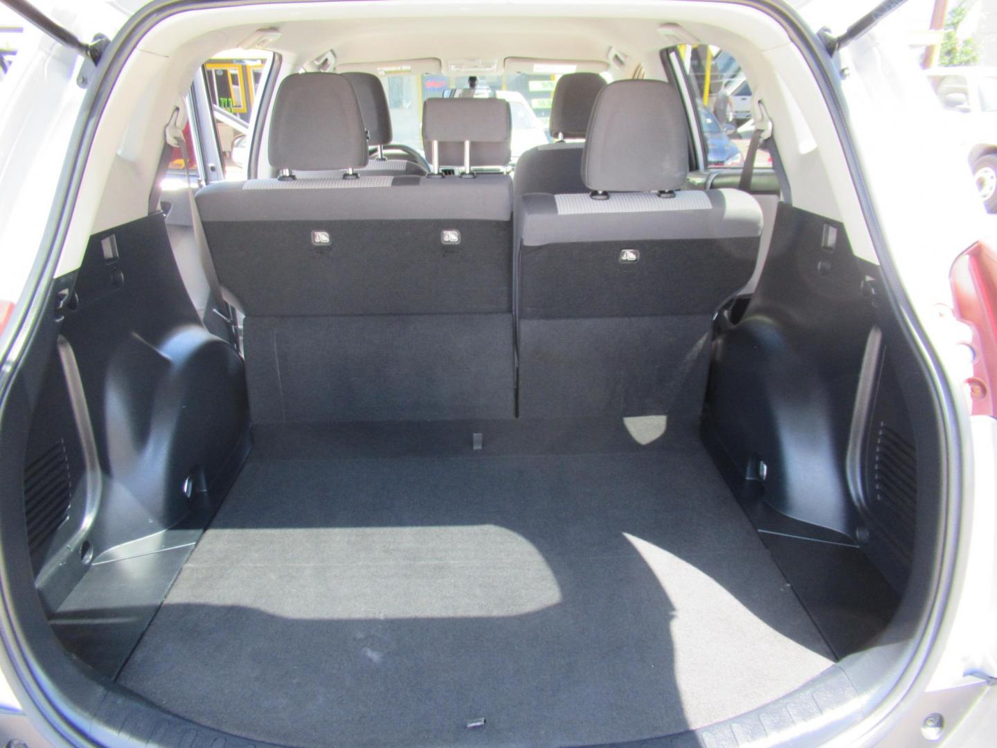2015 Silver /Black Toyota RAV4 LE FWD (JTMZFREV0FD) with an 2.5L L4 DOHC 16V engine, 6-Speed Automatic transmission, located at 1511 North Shepherd Dr., Houston, TX, 77008, (281) 657-1221, 29.798361, -95.412560 - 2015 Toyota Rav4 LE 132,133 mi VIN: JTMZFREV0FD078567 Vehicle Details 4 Door Wagon/Sport Utility 2.5L I4 F DOHC 16V Gasoline Front wheel drive - Photo#13