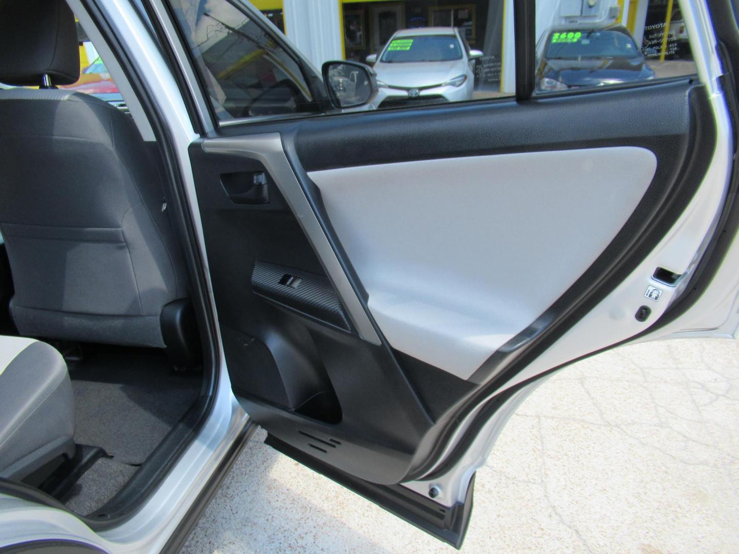 2015 Silver /Black Toyota RAV4 LE FWD (JTMZFREV0FD) with an 2.5L L4 DOHC 16V engine, 6-Speed Automatic transmission, located at 1511 North Shepherd Dr., Houston, TX, 77008, (281) 657-1221, 29.798361, -95.412560 - 2015 Toyota Rav4 LE 132,133 mi VIN: JTMZFREV0FD078567 Vehicle Details 4 Door Wagon/Sport Utility 2.5L I4 F DOHC 16V Gasoline Front wheel drive - Photo#15