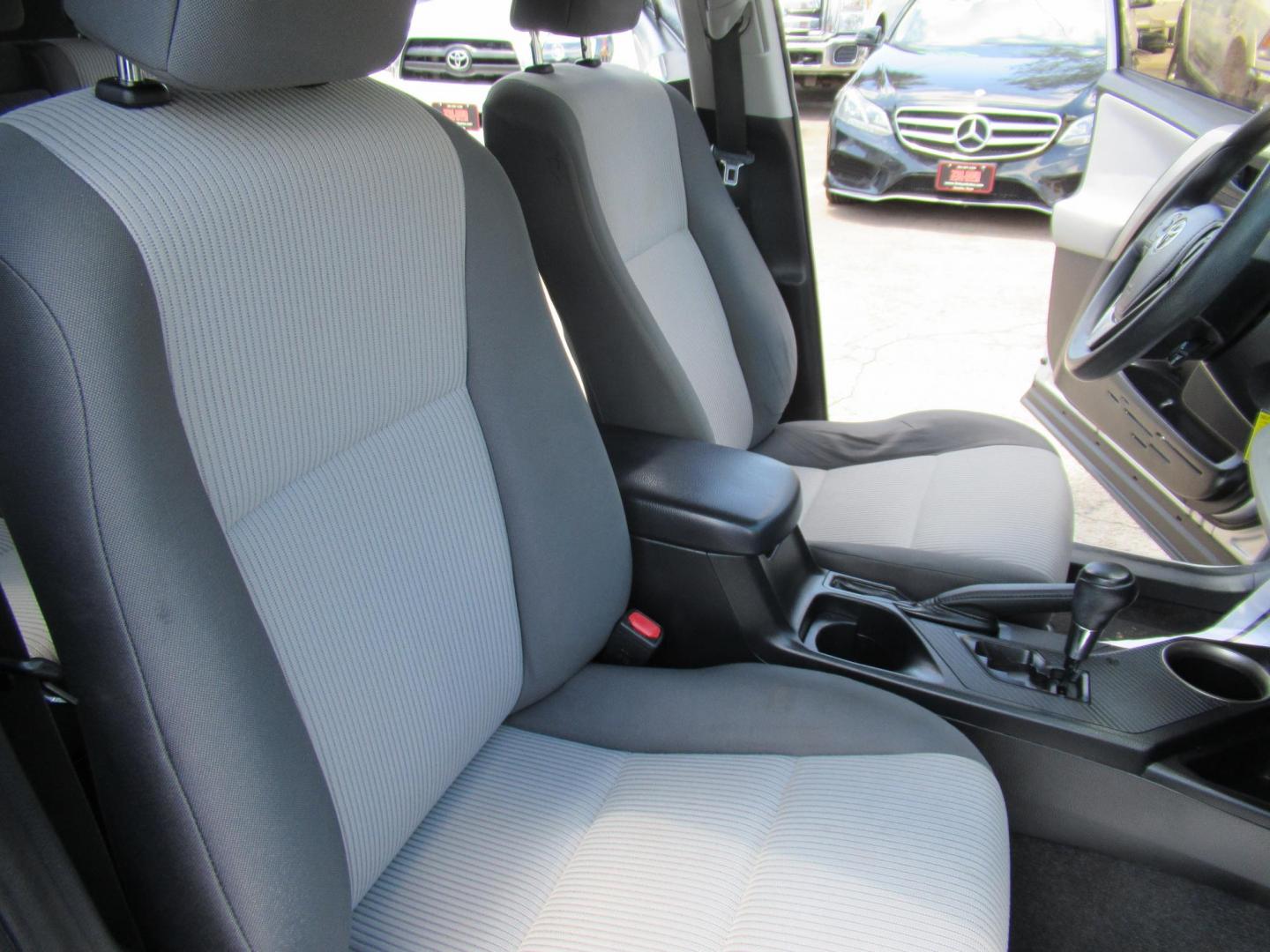 2015 Silver /Black Toyota RAV4 LE FWD (JTMZFREV0FD) with an 2.5L L4 DOHC 16V engine, 6-Speed Automatic transmission, located at 1511 North Shepherd Dr., Houston, TX, 77008, (281) 657-1221, 29.798361, -95.412560 - 2015 Toyota Rav4 LE 132,133 mi VIN: JTMZFREV0FD078567 Vehicle Details 4 Door Wagon/Sport Utility 2.5L I4 F DOHC 16V Gasoline Front wheel drive - Photo#18
