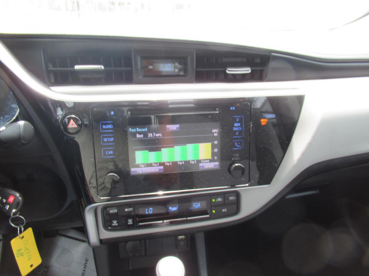 2019 Silver /Black Toyota Corolla SE CVT (2T1BURHEXKC) with an 1.8L L4 DOHC 16V engine, CVT transmission, located at 1511 North Shepherd Dr., Houston, TX, 77008, (281) 657-1221, 29.798361, -95.412560 - 2019 Toyota Corolla LE 136,244 mi VIN: 2T1BURHEXKC167508 Original Window Sticker Vehicle Details Sedan 4 DR 1.8L I4 F DOHC 16V Gasoline Front wheel drive- Photo#3