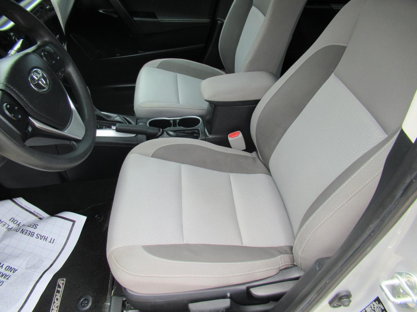 2019 Silver /Black Toyota Corolla SE CVT (2T1BURHEXKC) with an 1.8L L4 DOHC 16V engine, CVT transmission, located at 1511 North Shepherd Dr., Houston, TX, 77008, (281) 657-1221, 29.798361, -95.412560 - 2019 Toyota Corolla LE 136,244 mi VIN: 2T1BURHEXKC167508 Original Window Sticker Vehicle Details Sedan 4 DR 1.8L I4 F DOHC 16V Gasoline Front wheel drive- Photo#7