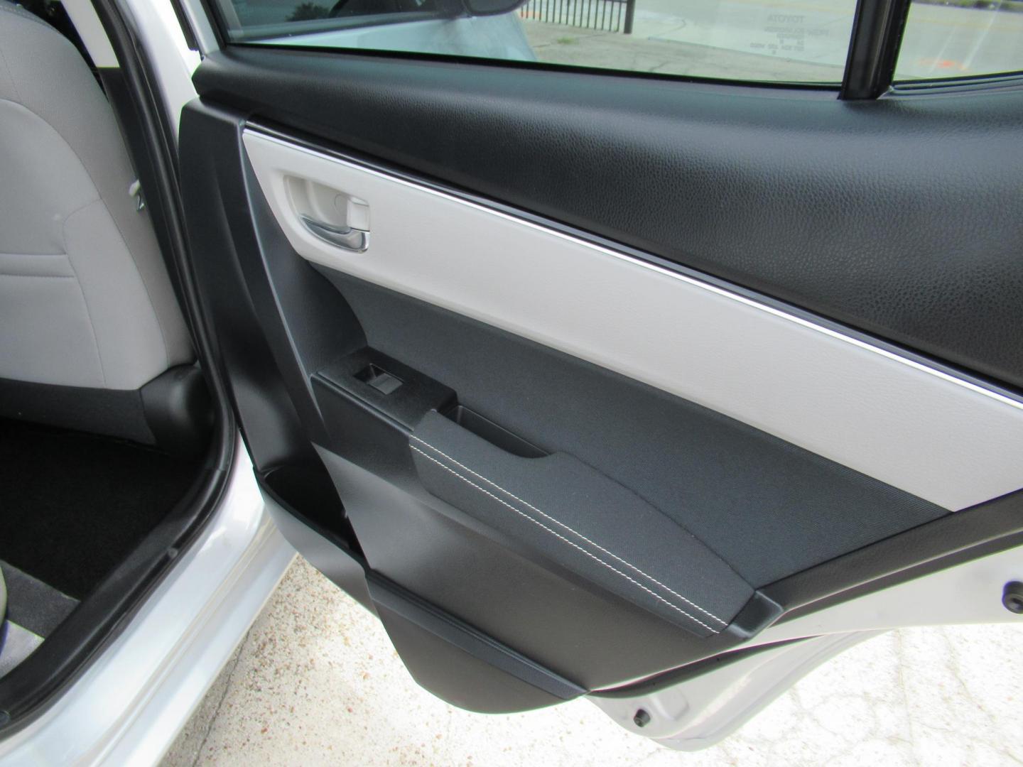 2019 Silver /Black Toyota Corolla SE CVT (2T1BURHEXKC) with an 1.8L L4 DOHC 16V engine, CVT transmission, located at 1511 North Shepherd Dr., Houston, TX, 77008, (281) 657-1221, 29.798361, -95.412560 - 2019 Toyota Corolla LE 136,244 mi VIN: 2T1BURHEXKC167508 Original Window Sticker Vehicle Details Sedan 4 DR 1.8L I4 F DOHC 16V Gasoline Front wheel drive- Photo#12