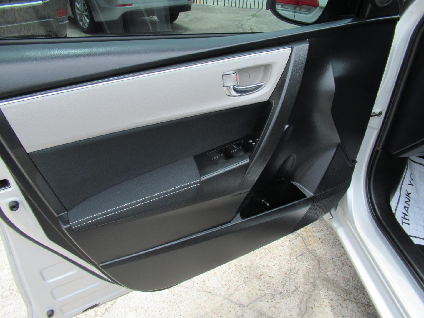 2019 Silver /Black Toyota Corolla SE CVT (2T1BURHEXKC) with an 1.8L L4 DOHC 16V engine, CVT transmission, located at 1511 North Shepherd Dr., Houston, TX, 77008, (281) 657-1221, 29.798361, -95.412560 - 2019 Toyota Corolla LE 136,244 mi VIN: 2T1BURHEXKC167508 Original Window Sticker Vehicle Details Sedan 4 DR 1.8L I4 F DOHC 16V Gasoline Front wheel drive- Photo#11