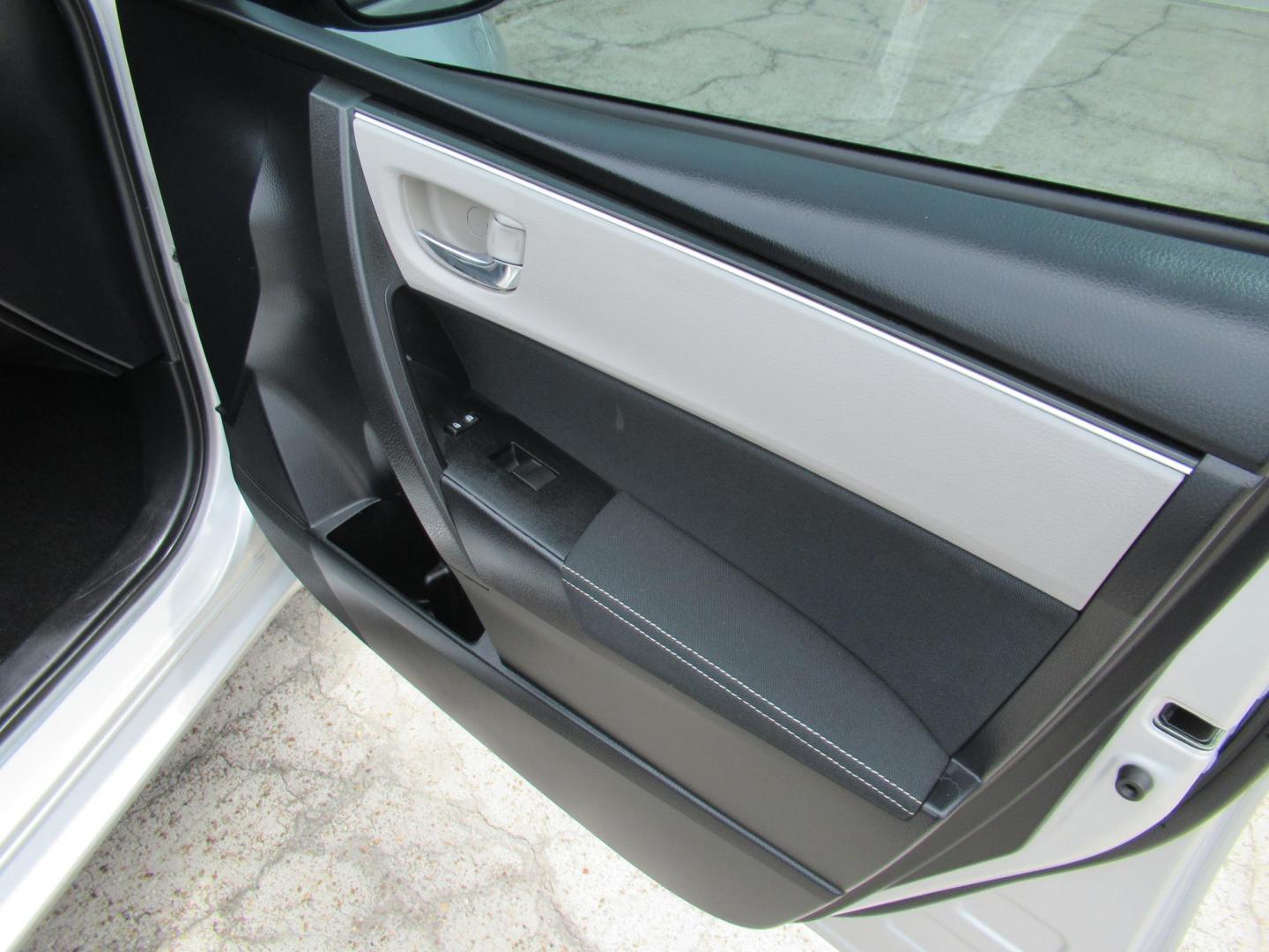 2019 Silver /Black Toyota Corolla SE CVT (2T1BURHEXKC) with an 1.8L L4 DOHC 16V engine, CVT transmission, located at 1511 North Shepherd Dr., Houston, TX, 77008, (281) 657-1221, 29.798361, -95.412560 - 2019 Toyota Corolla LE 136,244 mi VIN: 2T1BURHEXKC167508 Original Window Sticker Vehicle Details Sedan 4 DR 1.8L I4 F DOHC 16V Gasoline Front wheel drive- Photo#14