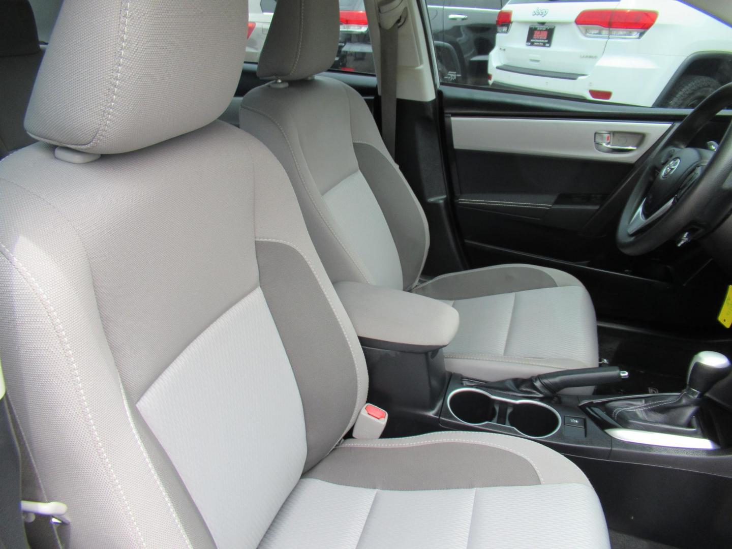2019 Silver /Black Toyota Corolla SE CVT (2T1BURHEXKC) with an 1.8L L4 DOHC 16V engine, CVT transmission, located at 1511 North Shepherd Dr., Houston, TX, 77008, (281) 657-1221, 29.798361, -95.412560 - 2019 Toyota Corolla LE 136,244 mi VIN: 2T1BURHEXKC167508 Original Window Sticker Vehicle Details Sedan 4 DR 1.8L I4 F DOHC 16V Gasoline Front wheel drive- Photo#16