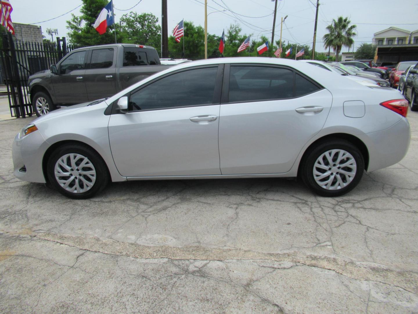 2019 Silver /Black Toyota Corolla SE CVT (2T1BURHEXKC) with an 1.8L L4 DOHC 16V engine, CVT transmission, located at 1511 North Shepherd Dr., Houston, TX, 77008, (281) 657-1221, 29.798361, -95.412560 - 2019 Toyota Corolla LE 136,244 mi VIN: 2T1BURHEXKC167508 Original Window Sticker Vehicle Details Sedan 4 DR 1.8L I4 F DOHC 16V Gasoline Front wheel drive- Photo#20