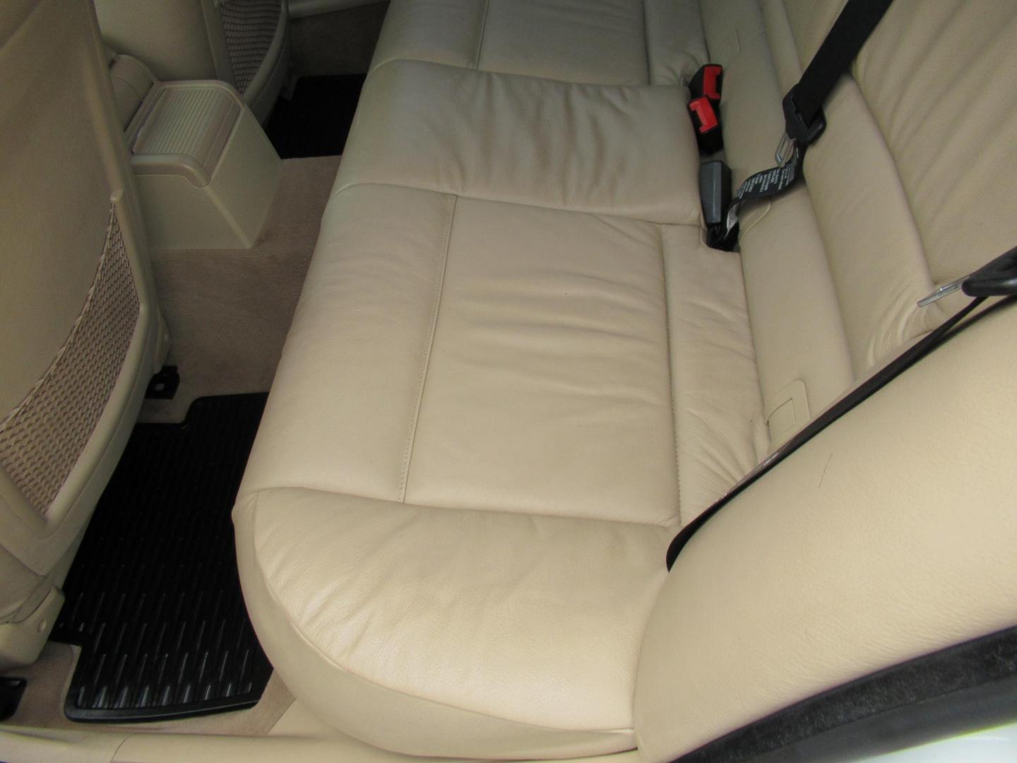 2004 White /Tan BMW 3-Series Sport Wagon 325xi (WBAEP33484P) with an 2.5L L6 DOHC 24V engine, located at 1511 North Shepherd Dr., Houston, TX, 77008, (281) 657-1221, 29.798361, -95.412560 - 2004 BMW 3 Series 325XI 81,305 mi VIN: WBAEP33484PF04486 Vehicle Details Wagon 4 DR 2.5L I6 F DOHC 24V Gasoline All wheel drive - Photo#8