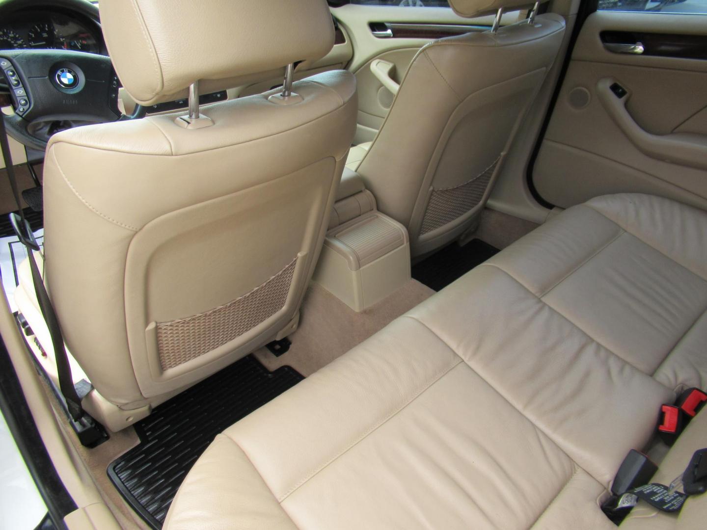 2004 White /Tan BMW 3-Series Sport Wagon 325xi (WBAEP33484P) with an 2.5L L6 DOHC 24V engine, located at 1511 North Shepherd Dr., Houston, TX, 77008, (281) 657-1221, 29.798361, -95.412560 - 2004 BMW 3 Series 325XI 81,305 mi VIN: WBAEP33484PF04486 Vehicle Details Wagon 4 DR 2.5L I6 F DOHC 24V Gasoline All wheel drive - Photo#10