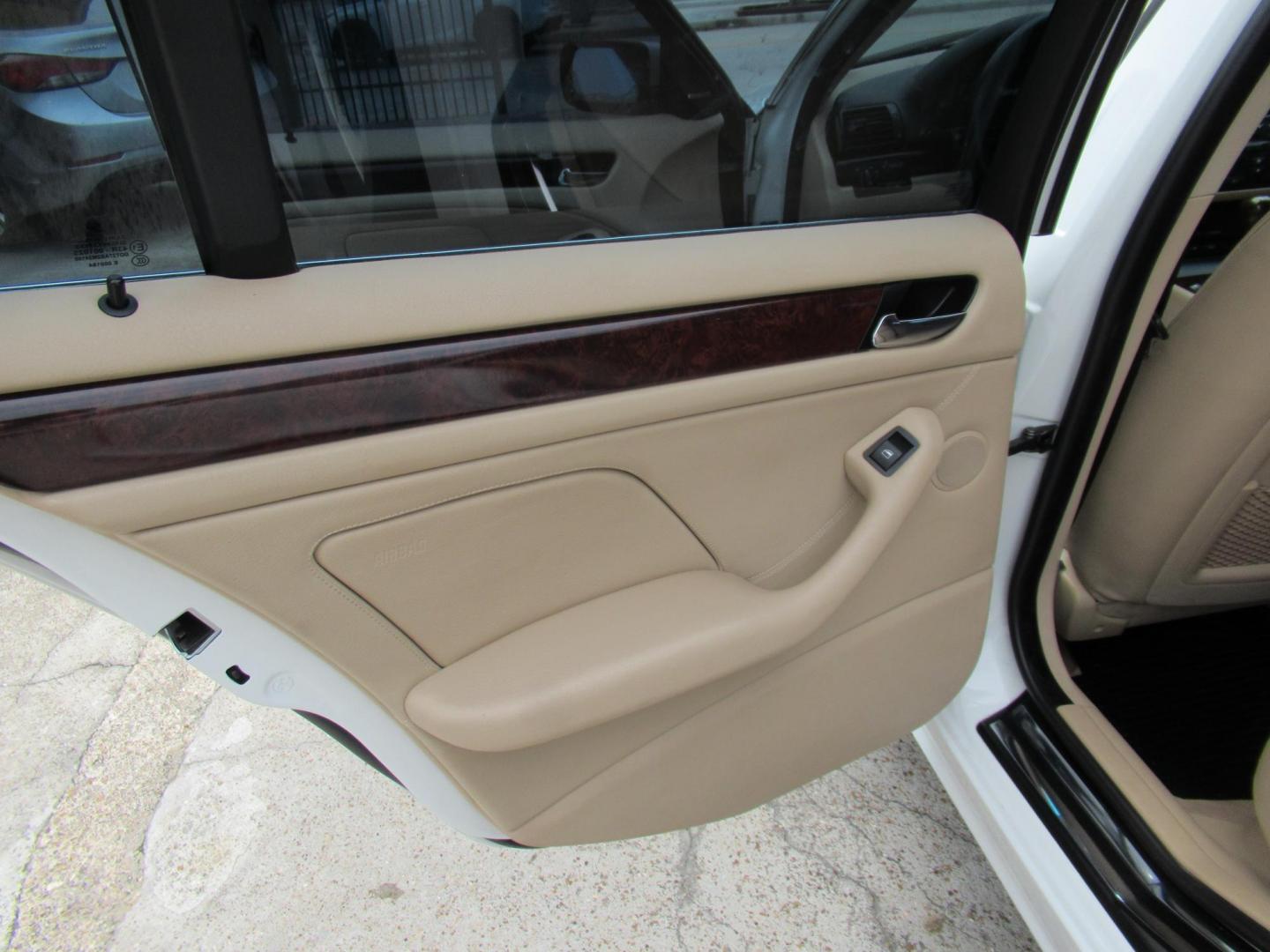 2004 White /Tan BMW 3-Series Sport Wagon 325xi (WBAEP33484P) with an 2.5L L6 DOHC 24V engine, located at 1511 North Shepherd Dr., Houston, TX, 77008, (281) 657-1221, 29.798361, -95.412560 - 2004 BMW 3 Series 325XI 81,305 mi VIN: WBAEP33484PF04486 Vehicle Details Wagon 4 DR 2.5L I6 F DOHC 24V Gasoline All wheel drive - Photo#11