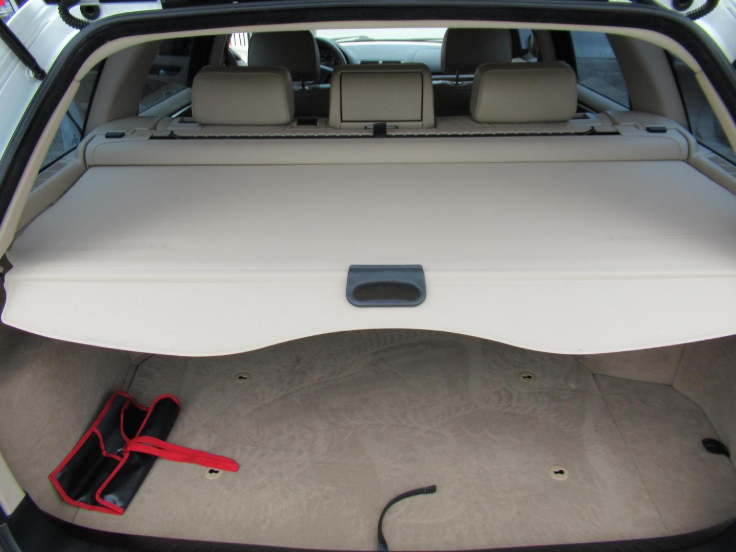 2004 White /Tan BMW 3-Series Sport Wagon 325xi (WBAEP33484P) with an 2.5L L6 DOHC 24V engine, located at 1511 North Shepherd Dr., Houston, TX, 77008, (281) 657-1221, 29.798361, -95.412560 - 2004 BMW 3 Series 325XI 81,305 mi VIN: WBAEP33484PF04486 Vehicle Details Wagon 4 DR 2.5L I6 F DOHC 24V Gasoline All wheel drive - Photo#13