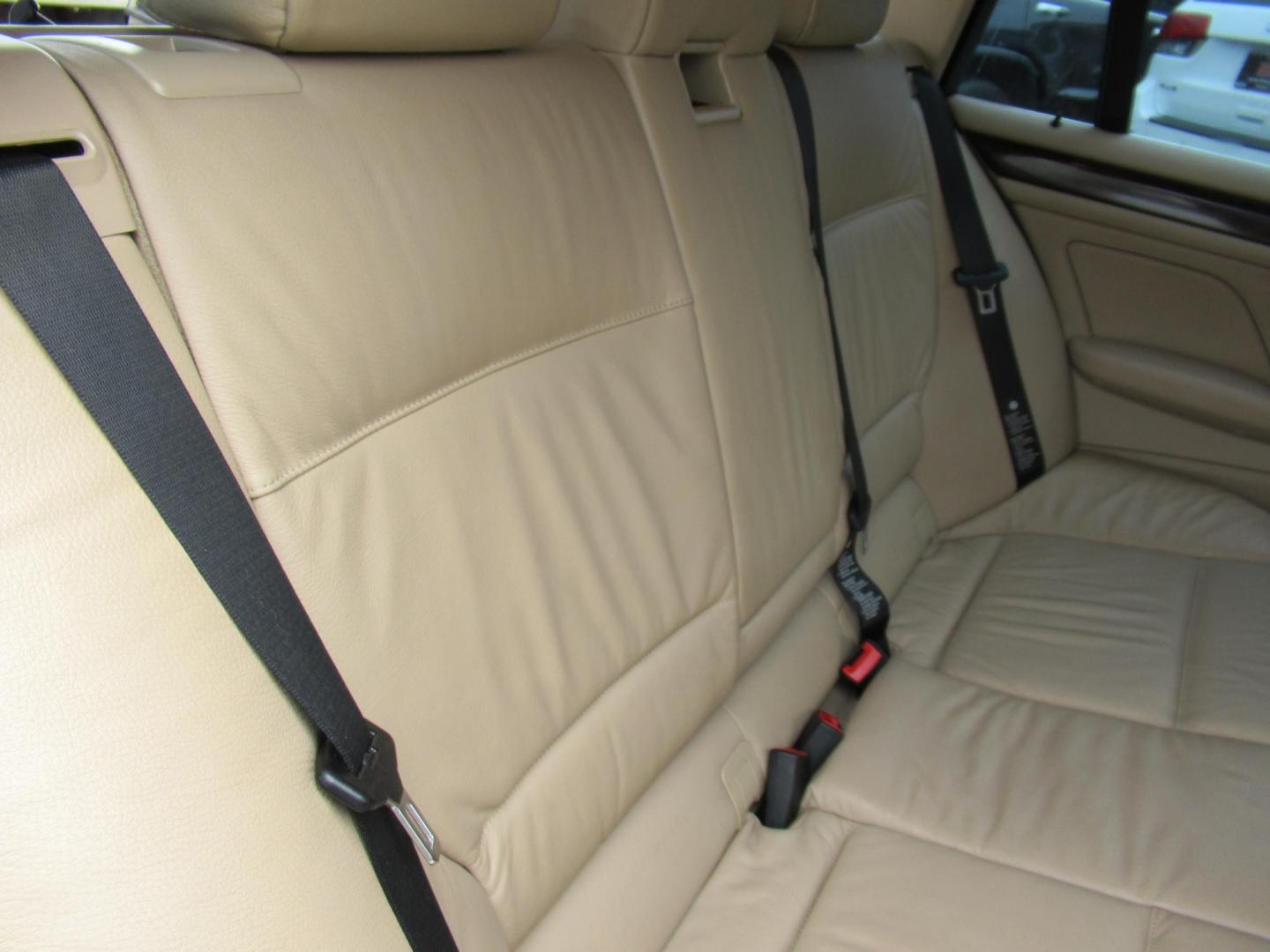 2004 White /Tan BMW 3-Series Sport Wagon 325xi (WBAEP33484P) with an 2.5L L6 DOHC 24V engine, located at 1511 North Shepherd Dr., Houston, TX, 77008, (281) 657-1221, 29.798361, -95.412560 - 2004 BMW 3 Series 325XI 81,305 mi VIN: WBAEP33484PF04486 Vehicle Details Wagon 4 DR 2.5L I6 F DOHC 24V Gasoline All wheel drive - Photo#16