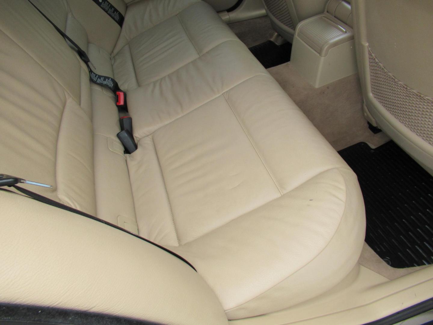 2004 White /Tan BMW 3-Series Sport Wagon 325xi (WBAEP33484P) with an 2.5L L6 DOHC 24V engine, located at 1511 North Shepherd Dr., Houston, TX, 77008, (281) 657-1221, 29.798361, -95.412560 - 2004 BMW 3 Series 325XI 81,305 mi VIN: WBAEP33484PF04486 Vehicle Details Wagon 4 DR 2.5L I6 F DOHC 24V Gasoline All wheel drive - Photo#15