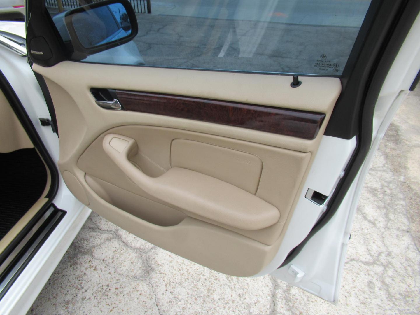 2004 White /Tan BMW 3-Series Sport Wagon 325xi (WBAEP33484P) with an 2.5L L6 DOHC 24V engine, located at 1511 North Shepherd Dr., Houston, TX, 77008, (281) 657-1221, 29.798361, -95.412560 - 2004 BMW 3 Series 325XI 81,305 mi VIN: WBAEP33484PF04486 Vehicle Details Wagon 4 DR 2.5L I6 F DOHC 24V Gasoline All wheel drive - Photo#19