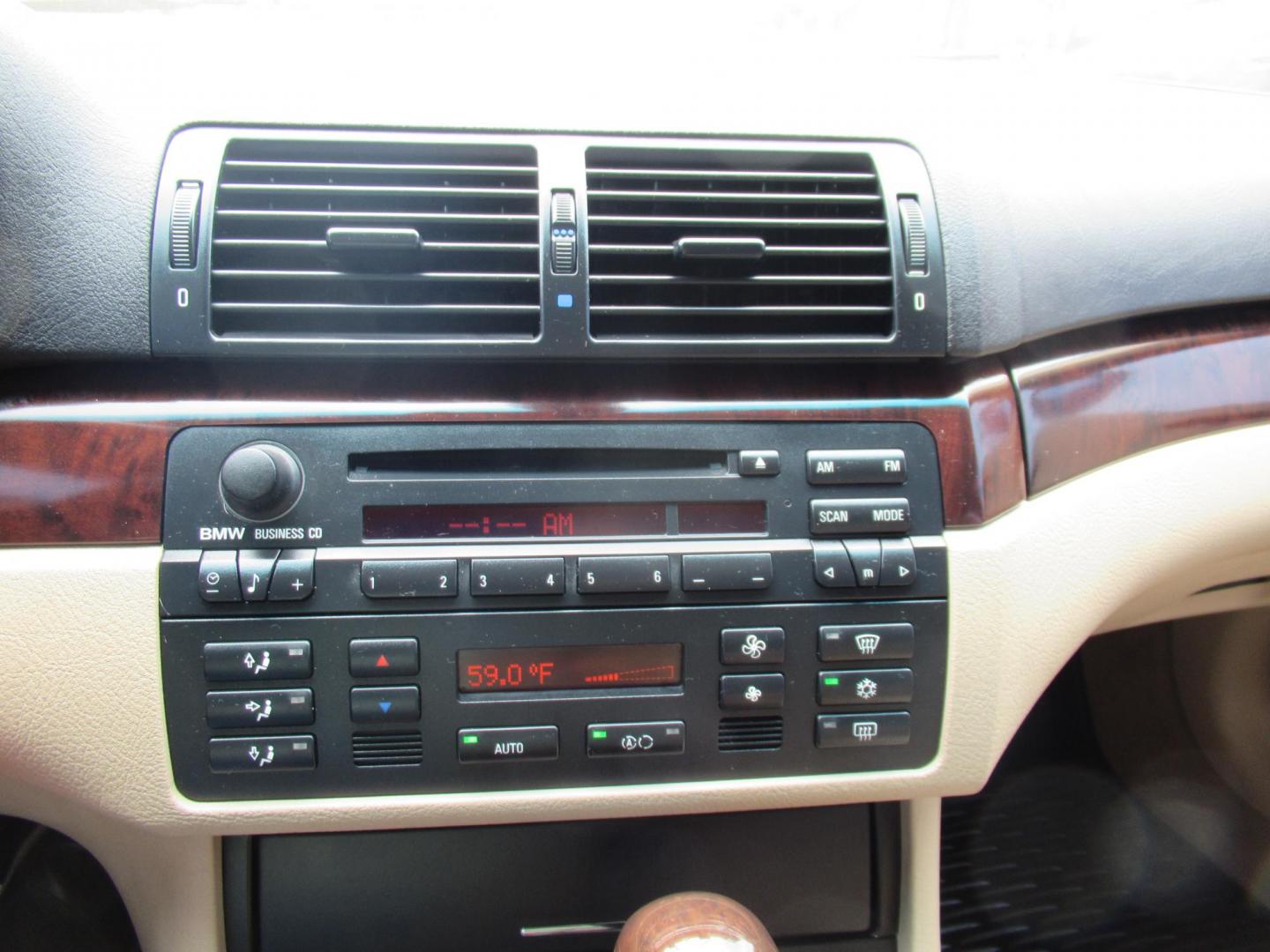 2004 White /Tan BMW 3-Series Sport Wagon 325xi (WBAEP33484P) with an 2.5L L6 DOHC 24V engine, located at 1511 North Shepherd Dr., Houston, TX, 77008, (281) 657-1221, 29.798361, -95.412560 - 2004 BMW 3 Series 325XI 81,305 mi VIN: WBAEP33484PF04486 Vehicle Details Wagon 4 DR 2.5L I6 F DOHC 24V Gasoline All wheel drive - Photo#21