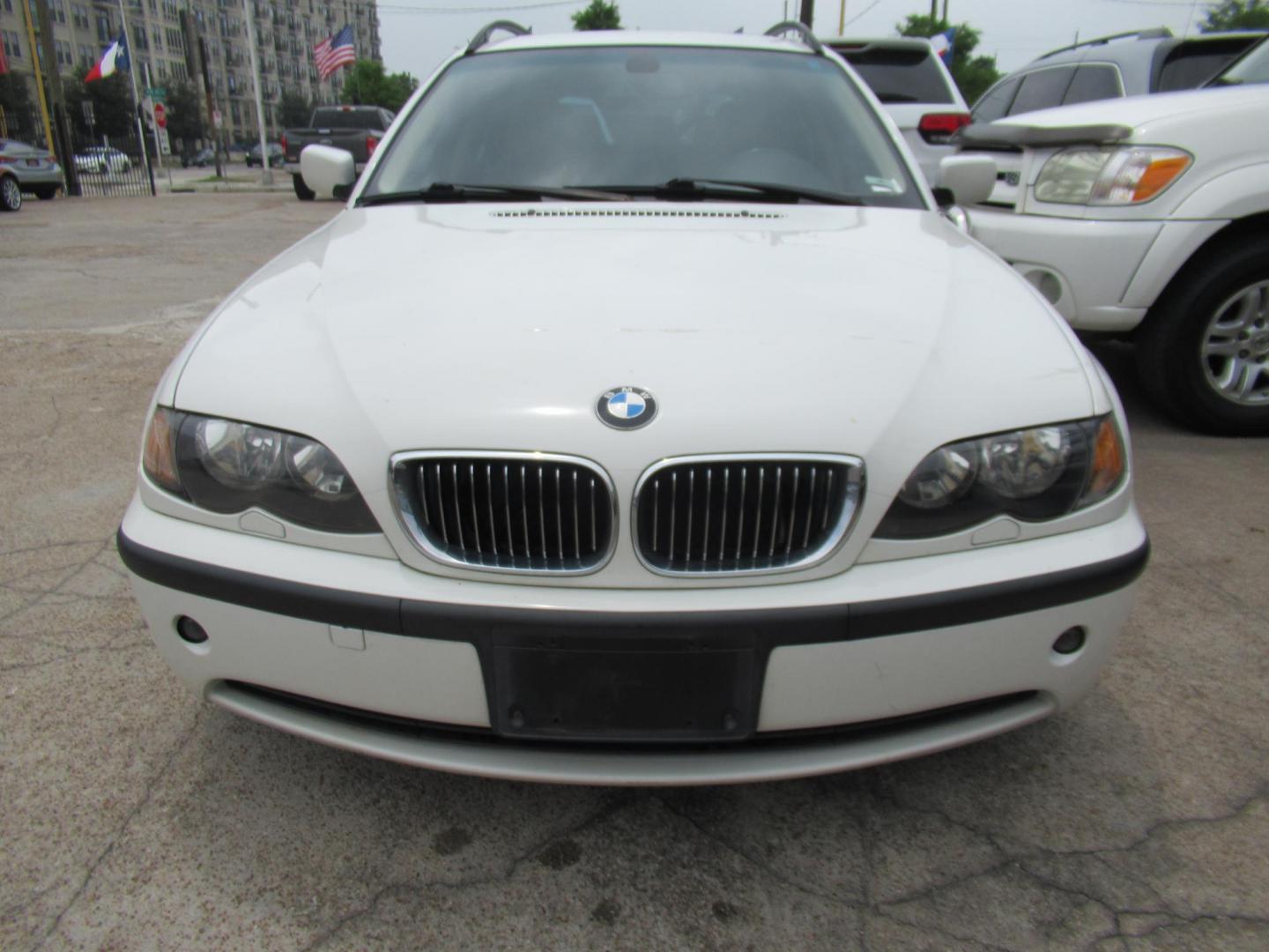 2004 White /Tan BMW 3-Series Sport Wagon 325xi (WBAEP33484P) with an 2.5L L6 DOHC 24V engine, located at 1511 North Shepherd Dr., Houston, TX, 77008, (281) 657-1221, 29.798361, -95.412560 - 2004 BMW 3 Series 325XI 81,305 mi VIN: WBAEP33484PF04486 Vehicle Details Wagon 4 DR 2.5L I6 F DOHC 24V Gasoline All wheel drive - Photo#26