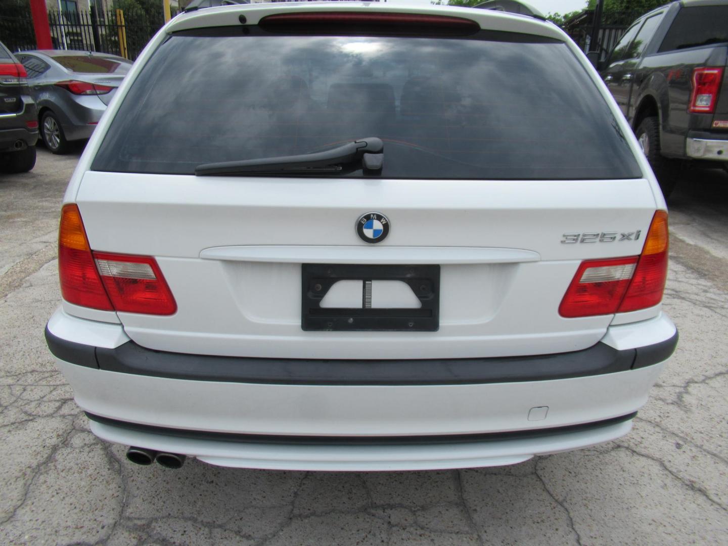 2004 White /Tan BMW 3-Series Sport Wagon 325xi (WBAEP33484P) with an 2.5L L6 DOHC 24V engine, located at 1511 North Shepherd Dr., Houston, TX, 77008, (281) 657-1221, 29.798361, -95.412560 - 2004 BMW 3 Series 325XI 81,305 mi VIN: WBAEP33484PF04486 Vehicle Details Wagon 4 DR 2.5L I6 F DOHC 24V Gasoline All wheel drive - Photo#28