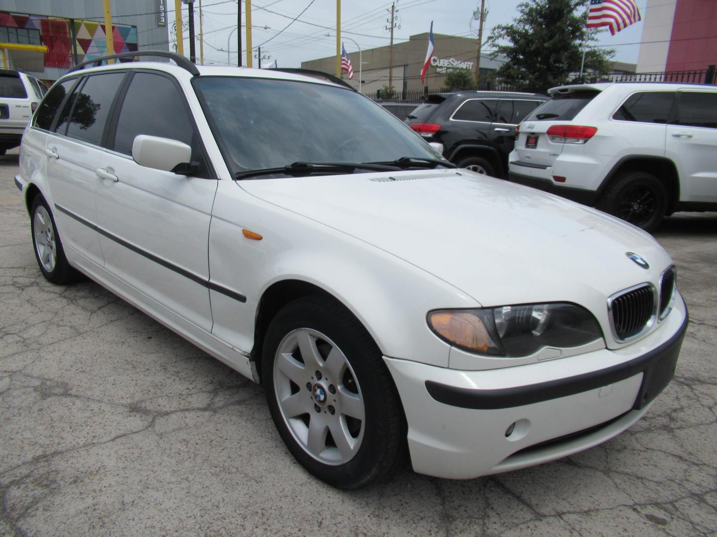 2004 White /Tan BMW 3-Series Sport Wagon 325xi (WBAEP33484P) with an 2.5L L6 DOHC 24V engine, located at 1511 North Shepherd Dr., Houston, TX, 77008, (281) 657-1221, 29.798361, -95.412560 - 2004 BMW 3 Series 325XI 81,305 mi VIN: WBAEP33484PF04486 Vehicle Details Wagon 4 DR 2.5L I6 F DOHC 24V Gasoline All wheel drive - Photo#30