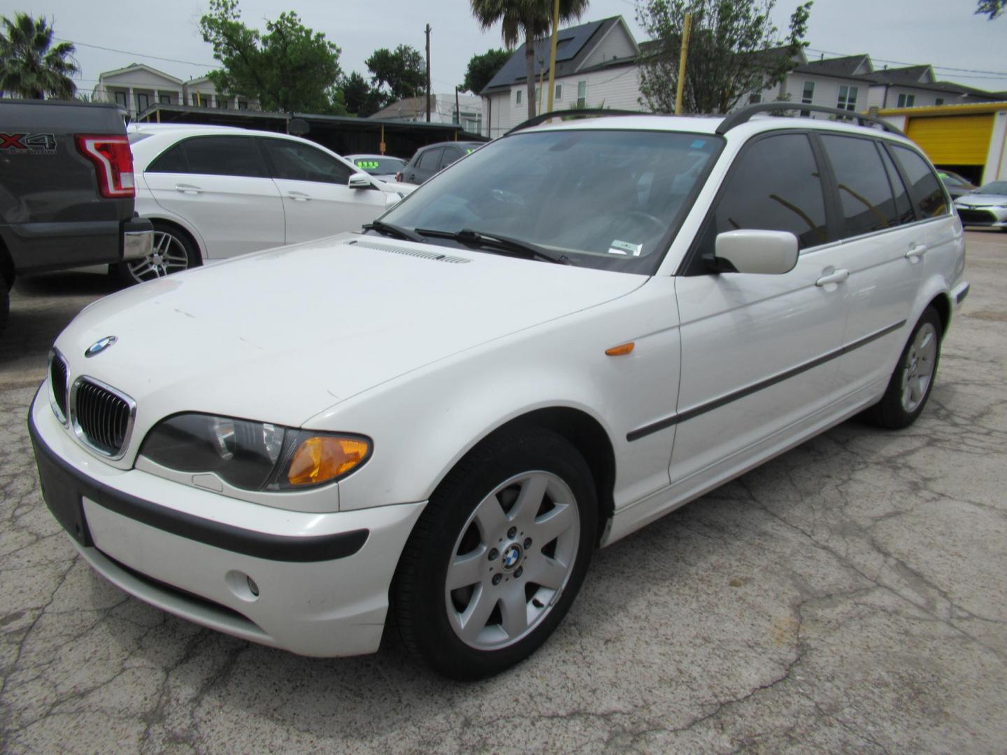 2004 White /Tan BMW 3-Series Sport Wagon 325xi (WBAEP33484P) with an 2.5L L6 DOHC 24V engine, located at 1511 North Shepherd Dr., Houston, TX, 77008, (281) 657-1221, 29.798361, -95.412560 - 2004 BMW 3 Series 325XI 81,305 mi VIN: WBAEP33484PF04486 Vehicle Details Wagon 4 DR 2.5L I6 F DOHC 24V Gasoline All wheel drive - Photo#32