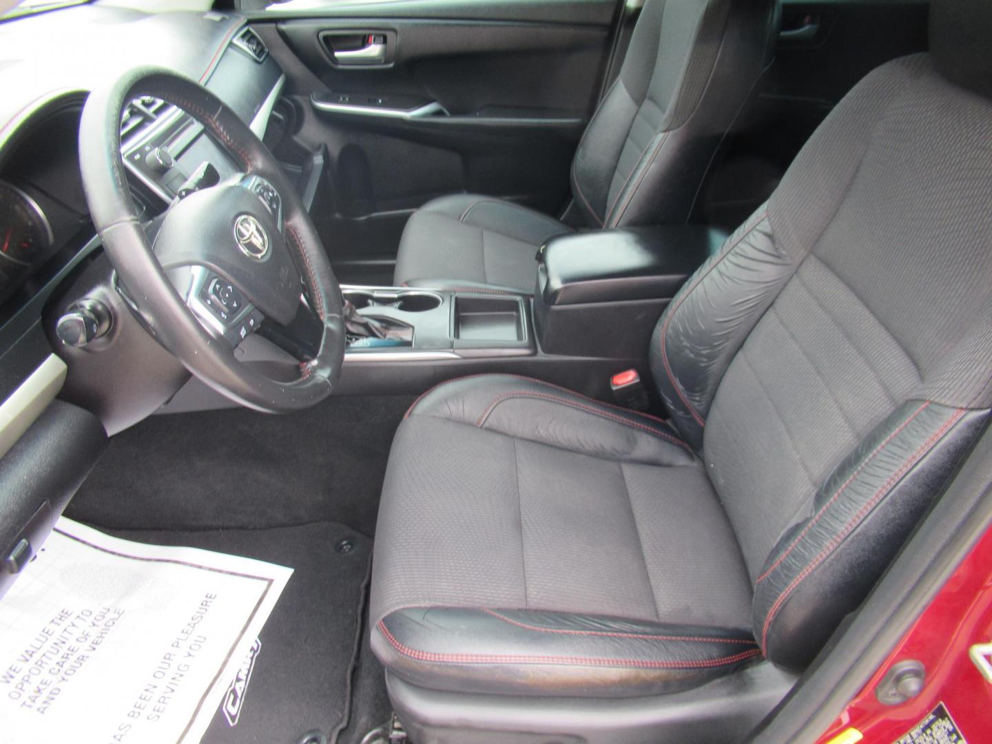 2017 Red /Black Toyota Camry SE (4T1BF1FK1HU) with an 2.5L L4 DOHC 16V engine, 6A transmission, located at 1511 North Shepherd Dr., Houston, TX, 77008, (281) 657-1221, 29.798361, -95.412560 - 2017 Toyota Camry SE 155,815 mi VIN: 4T1BF1FK1HU814132 Vehicle Details Sedan 4 DR 2.5L I4 F DOHC 16V Gasoline Front wheel drive - Photo#1