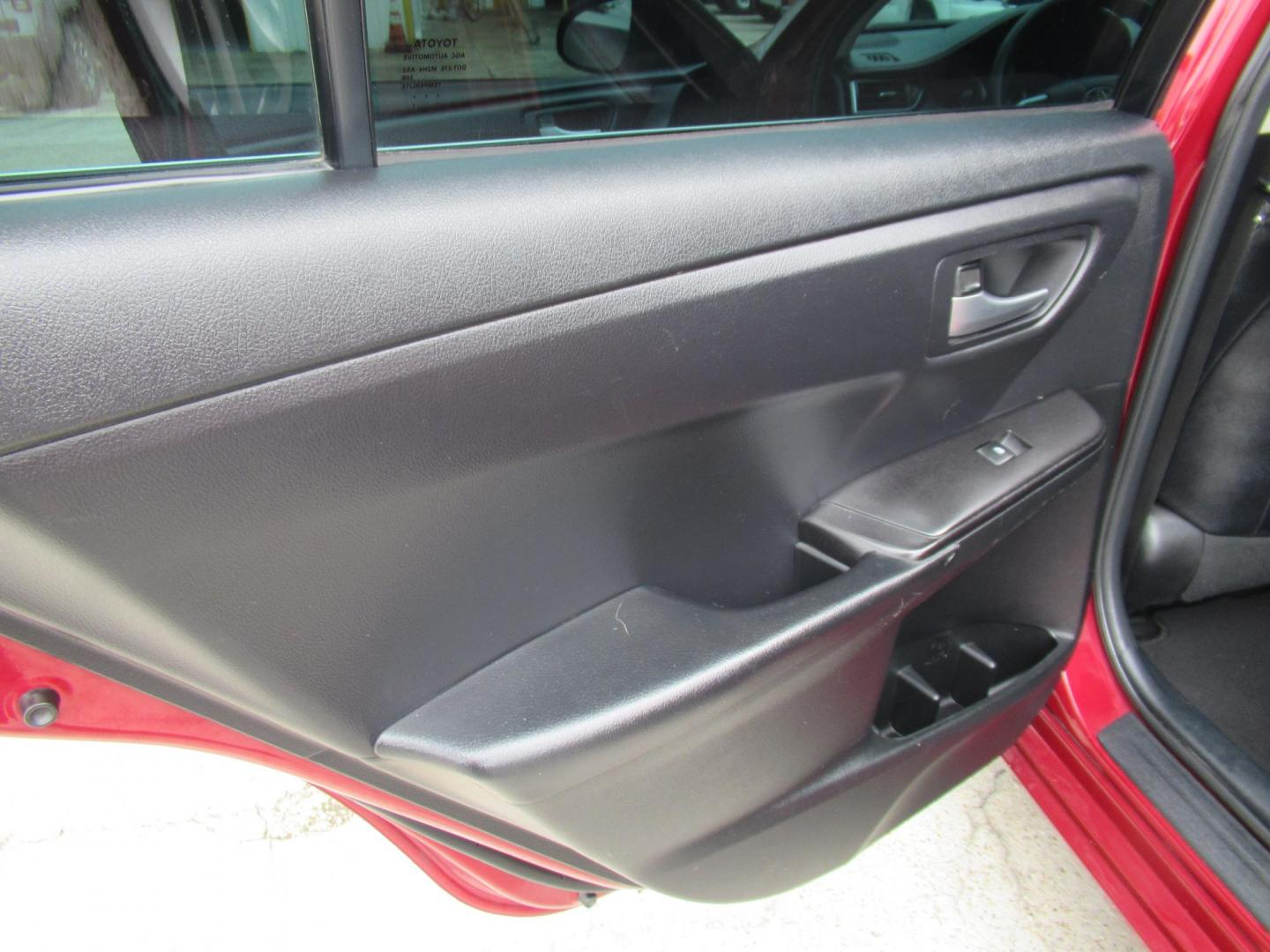2017 Red /Black Toyota Camry SE (4T1BF1FK1HU) with an 2.5L L4 DOHC 16V engine, 6A transmission, located at 1511 North Shepherd Dr., Houston, TX, 77008, (281) 657-1221, 29.798361, -95.412560 - 2017 Toyota Camry SE 155,815 mi VIN: 4T1BF1FK1HU814132 Vehicle Details Sedan 4 DR 2.5L I4 F DOHC 16V Gasoline Front wheel drive - Photo#3