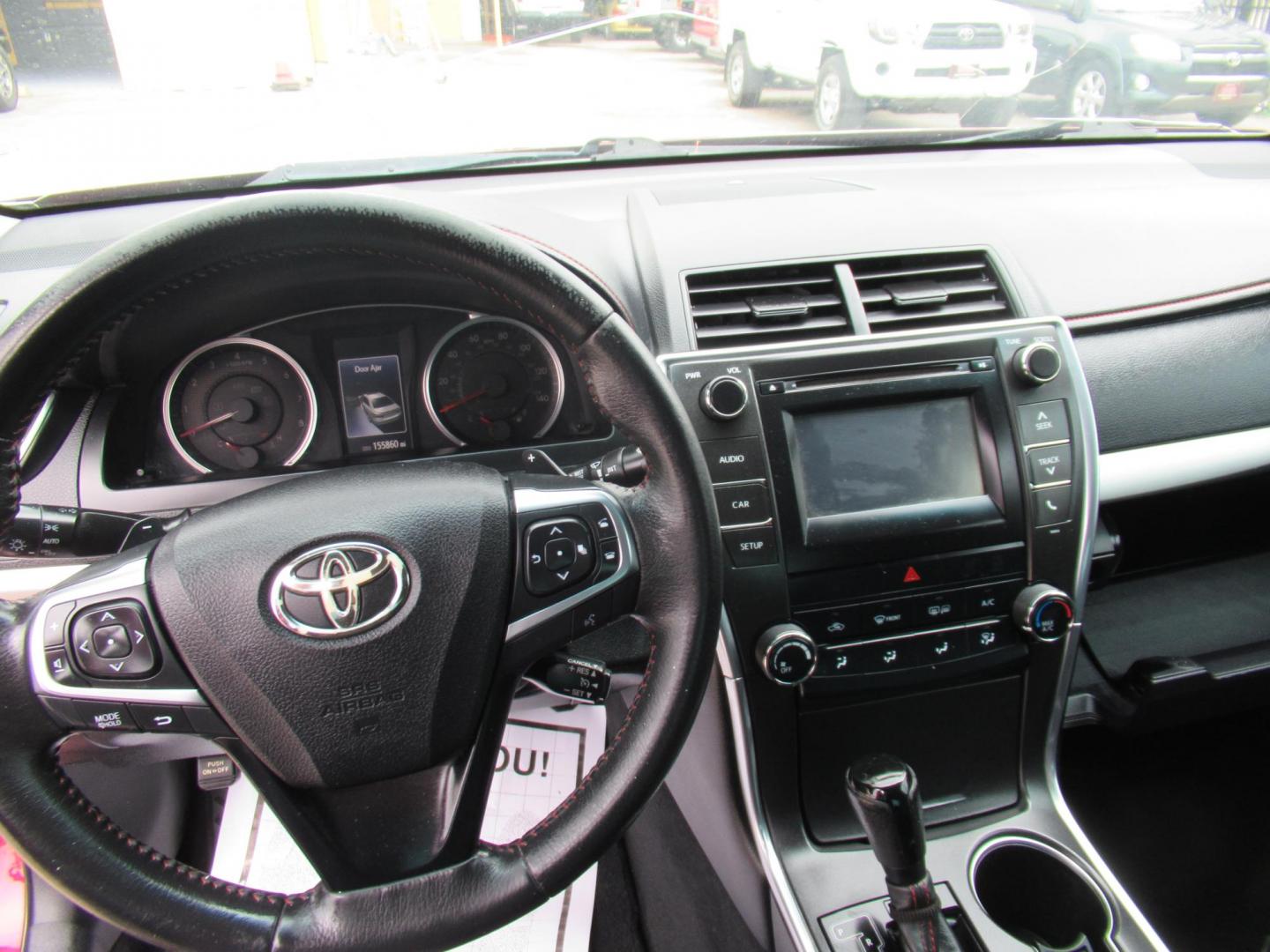 2017 Red /Black Toyota Camry SE (4T1BF1FK1HU) with an 2.5L L4 DOHC 16V engine, 6A transmission, located at 1511 North Shepherd Dr., Houston, TX, 77008, (281) 657-1221, 29.798361, -95.412560 - 2017 Toyota Camry SE 155,815 mi VIN: 4T1BF1FK1HU814132 Vehicle Details Sedan 4 DR 2.5L I4 F DOHC 16V Gasoline Front wheel drive - Photo#5