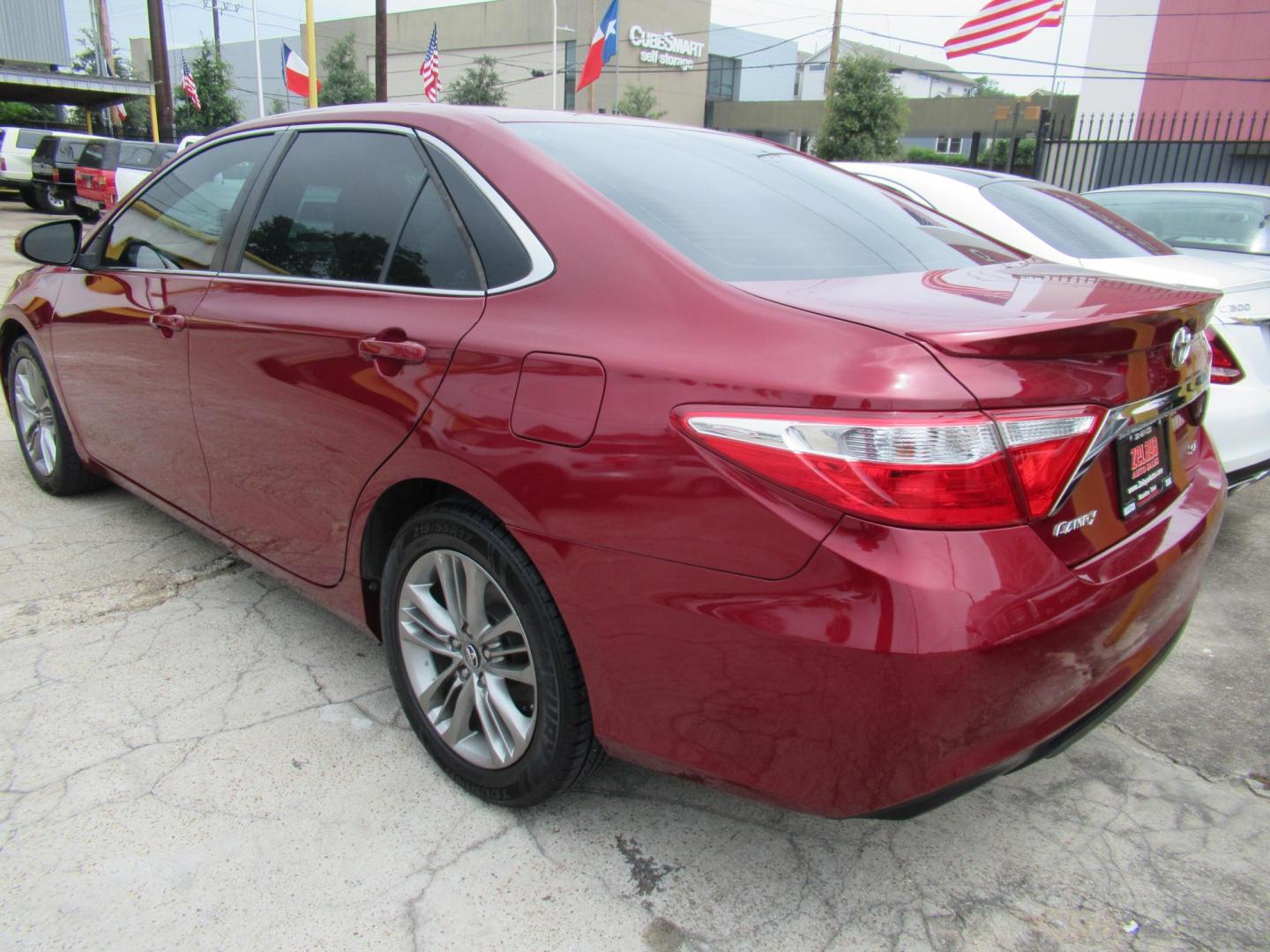 2017 Red /Black Toyota Camry SE (4T1BF1FK1HU) with an 2.5L L4 DOHC 16V engine, 6A transmission, located at 1511 North Shepherd Dr., Houston, TX, 77008, (281) 657-1221, 29.798361, -95.412560 - 2017 Toyota Camry SE 155,815 mi VIN: 4T1BF1FK1HU814132 Vehicle Details Sedan 4 DR 2.5L I4 F DOHC 16V Gasoline Front wheel drive - Photo#10