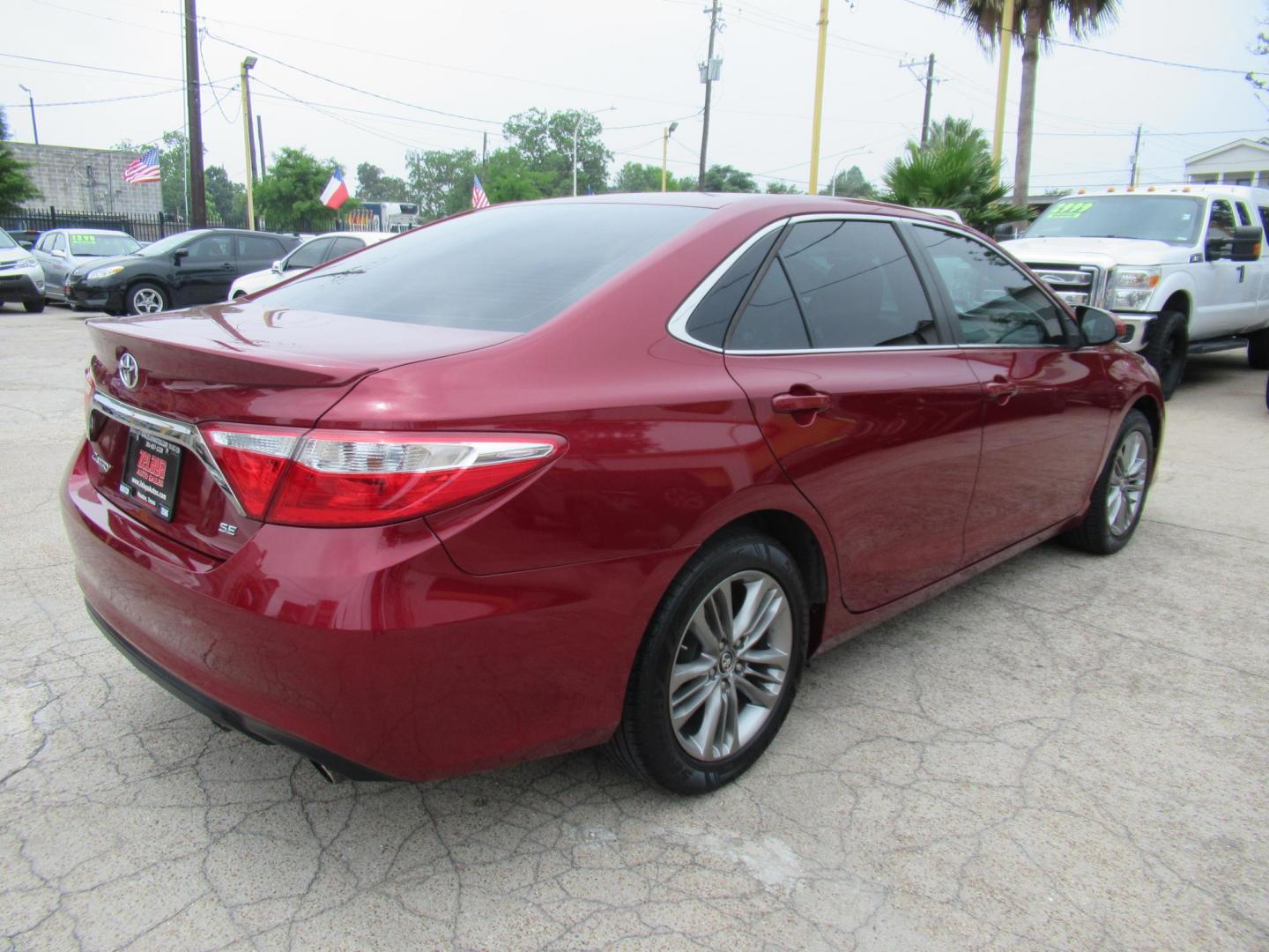 2017 Red /Black Toyota Camry SE (4T1BF1FK1HU) with an 2.5L L4 DOHC 16V engine, 6A transmission, located at 1511 North Shepherd Dr., Houston, TX, 77008, (281) 657-1221, 29.798361, -95.412560 - 2017 Toyota Camry SE 155,815 mi VIN: 4T1BF1FK1HU814132 Vehicle Details Sedan 4 DR 2.5L I4 F DOHC 16V Gasoline Front wheel drive - Photo#16