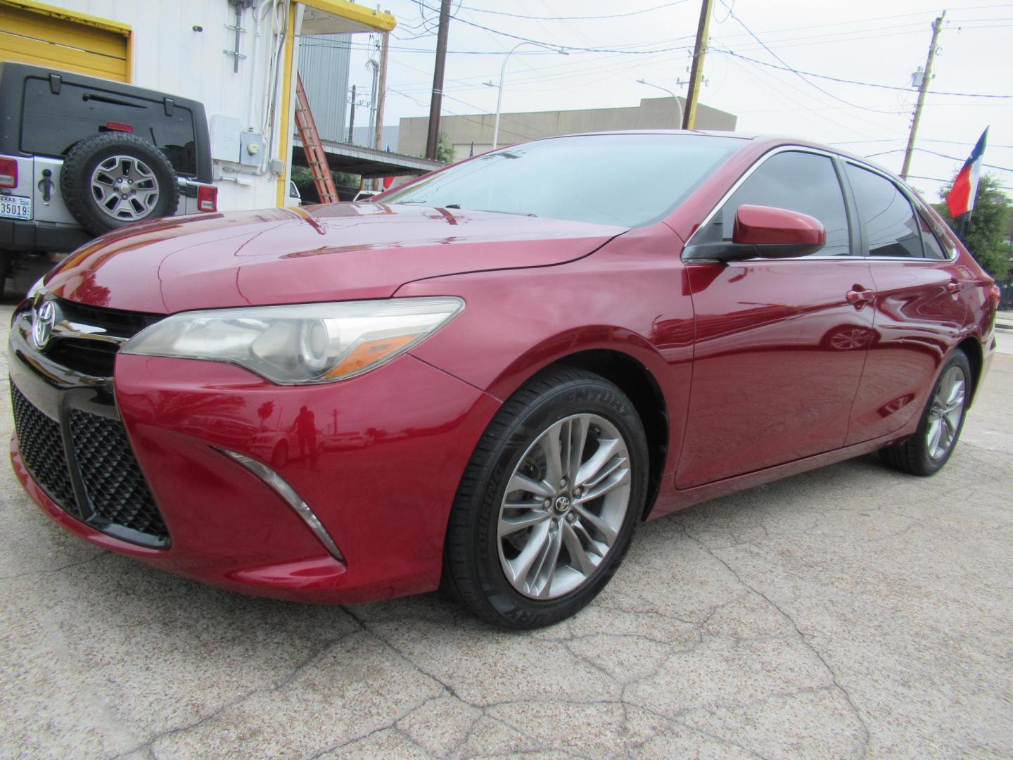 2017 Red /Black Toyota Camry SE (4T1BF1FK1HU) with an 2.5L L4 DOHC 16V engine, 6A transmission, located at 1511 North Shepherd Dr., Houston, TX, 77008, (281) 657-1221, 29.798361, -95.412560 - 2017 Toyota Camry SE 155,815 mi VIN: 4T1BF1FK1HU814132 Vehicle Details Sedan 4 DR 2.5L I4 F DOHC 16V Gasoline Front wheel drive - Photo#21