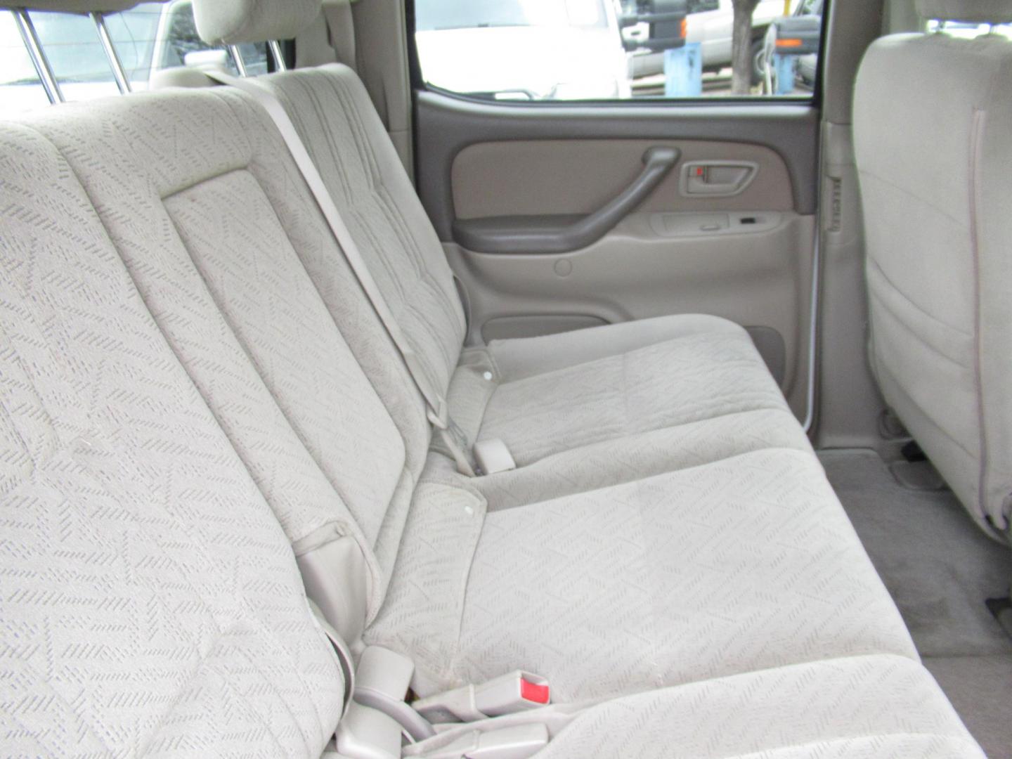 2005 White /Tan Toyota Tundra Limited Double Cab 4WD (5TBDT48125S) with an 4.7L V8 DOHC 32V engine, 5-Speed Automatic Overdrive transmission, located at 1511 North Shepherd Dr., Houston, TX, 77008, (281) 657-1221, 29.798361, -95.412560 - 2005 Toyota Tundra Limited 130,737 mi VIN: 5TBDT48125S483324 Vehicle Details 4 Door Extended Cab Pickup 4.7L V8 F DOHC 32V Gasoline Rear wheel drive w/ 4X4 - Photo#3