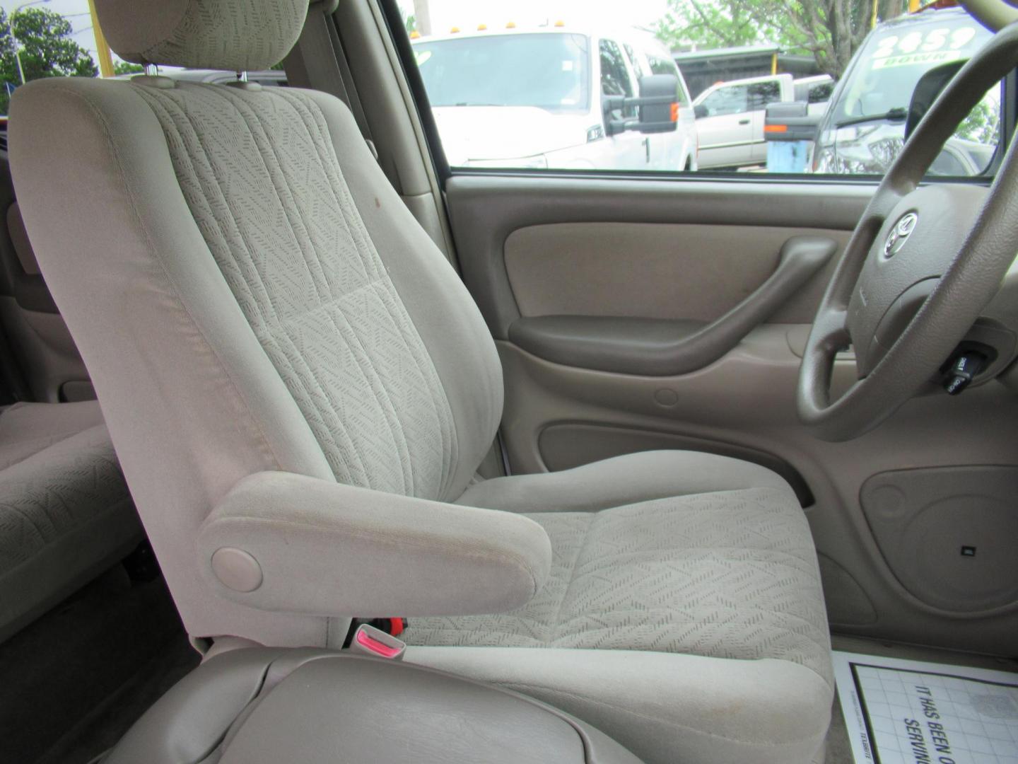 2005 White /Tan Toyota Tundra Limited Double Cab 4WD (5TBDT48125S) with an 4.7L V8 DOHC 32V engine, 5-Speed Automatic Overdrive transmission, located at 1511 North Shepherd Dr., Houston, TX, 77008, (281) 657-1221, 29.798361, -95.412560 - 2005 Toyota Tundra Limited 130,737 mi VIN: 5TBDT48125S483324 Vehicle Details 4 Door Extended Cab Pickup 4.7L V8 F DOHC 32V Gasoline Rear wheel drive w/ 4X4 - Photo#8