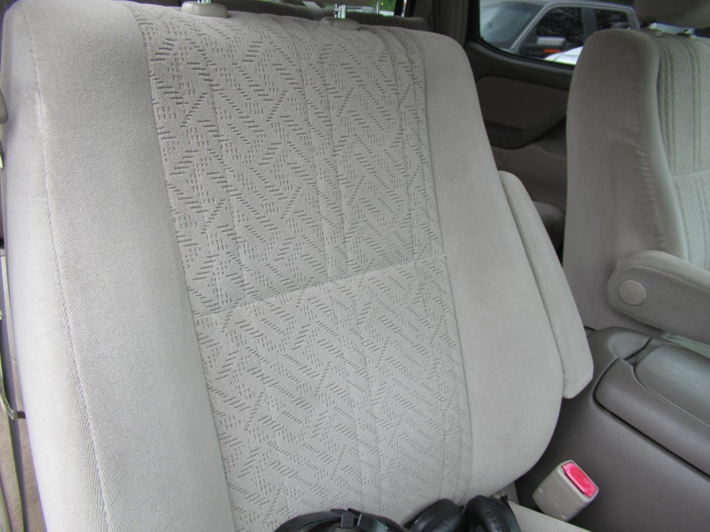 2005 White /Tan Toyota Tundra Limited Double Cab 4WD (5TBDT48125S) with an 4.7L V8 DOHC 32V engine, 5-Speed Automatic Overdrive transmission, located at 1511 North Shepherd Dr., Houston, TX, 77008, (281) 657-1221, 29.798361, -95.412560 - 2005 Toyota Tundra Limited 130,737 mi VIN: 5TBDT48125S483324 Vehicle Details 4 Door Extended Cab Pickup 4.7L V8 F DOHC 32V Gasoline Rear wheel drive w/ 4X4 - Photo#9