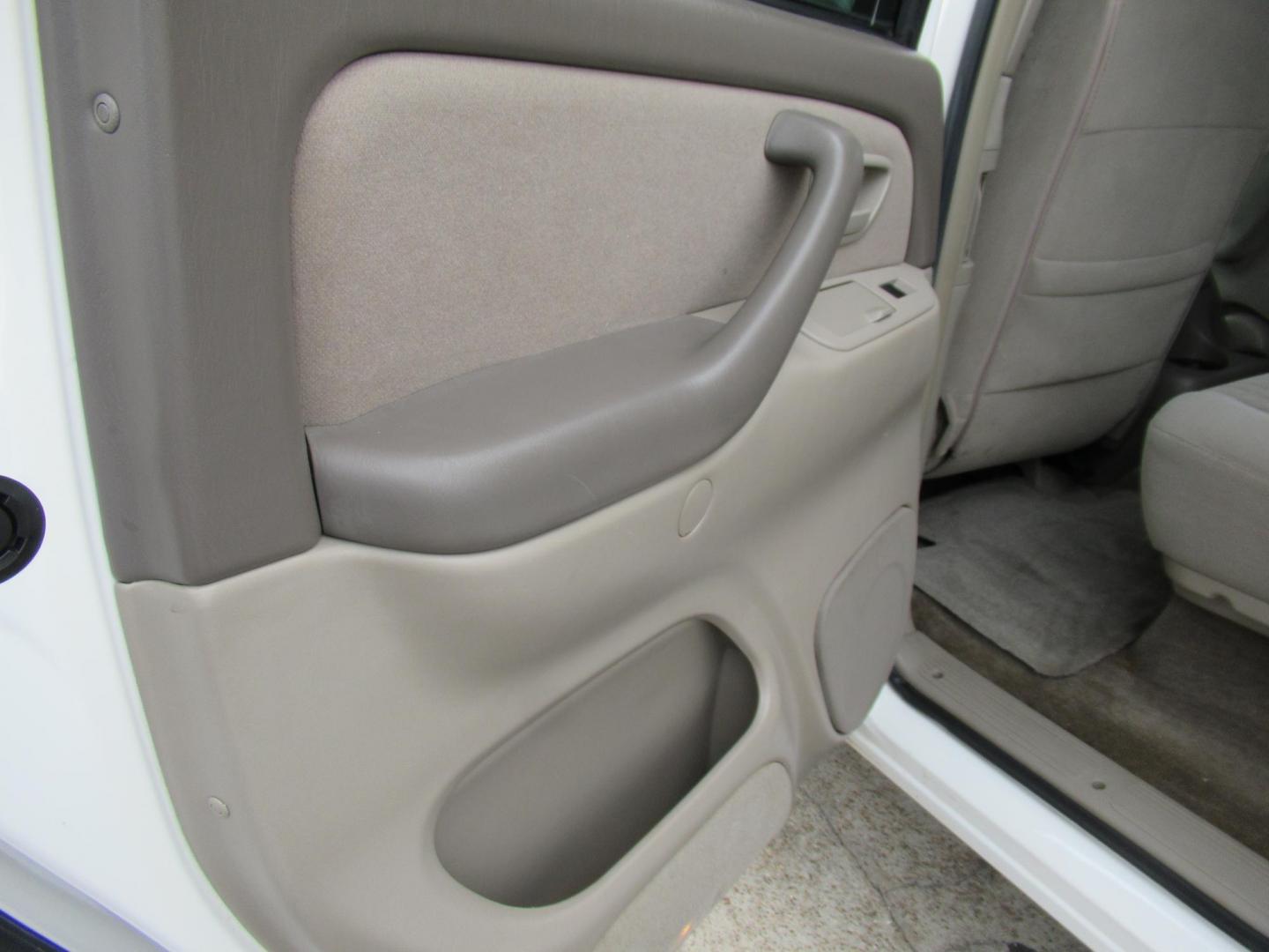 2005 White /Tan Toyota Tundra Limited Double Cab 4WD (5TBDT48125S) with an 4.7L V8 DOHC 32V engine, 5-Speed Automatic Overdrive transmission, located at 1511 North Shepherd Dr., Houston, TX, 77008, (281) 657-1221, 29.798361, -95.412560 - 2005 Toyota Tundra Limited 130,737 mi VIN: 5TBDT48125S483324 Vehicle Details 4 Door Extended Cab Pickup 4.7L V8 F DOHC 32V Gasoline Rear wheel drive w/ 4X4 - Photo#13