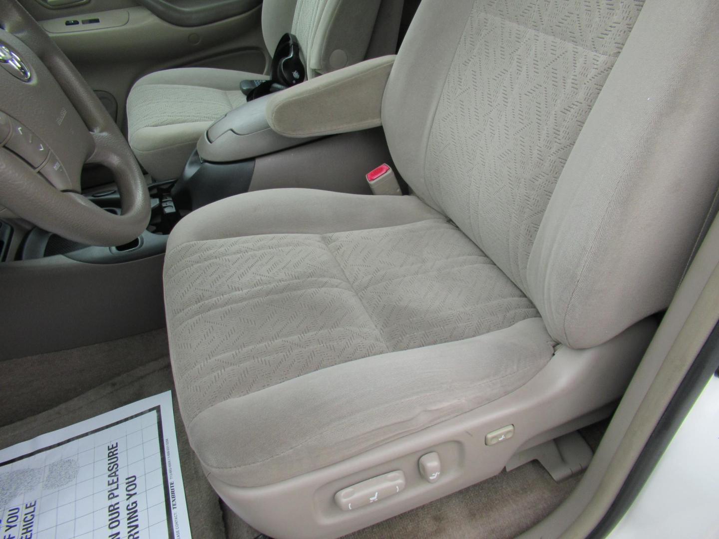 2005 White /Tan Toyota Tundra Limited Double Cab 4WD (5TBDT48125S) with an 4.7L V8 DOHC 32V engine, 5-Speed Automatic Overdrive transmission, located at 1511 North Shepherd Dr., Houston, TX, 77008, (281) 657-1221, 29.798361, -95.412560 - 2005 Toyota Tundra Limited 130,737 mi VIN: 5TBDT48125S483324 Vehicle Details 4 Door Extended Cab Pickup 4.7L V8 F DOHC 32V Gasoline Rear wheel drive w/ 4X4 - Photo#14