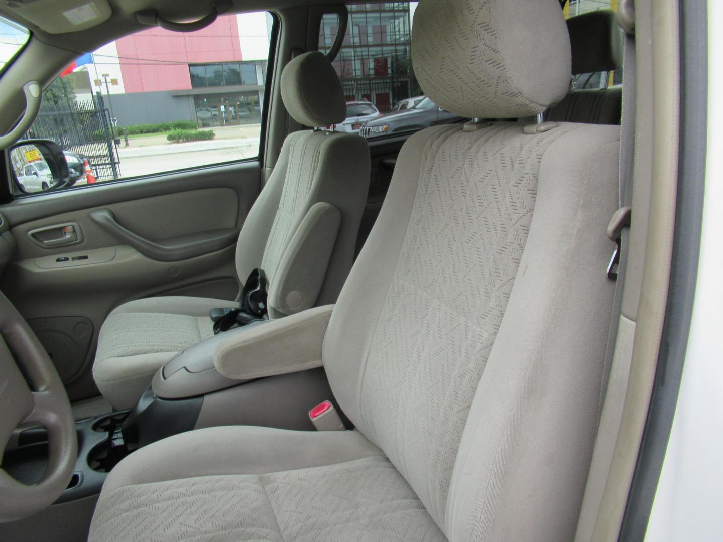 2005 White /Tan Toyota Tundra Limited Double Cab 4WD (5TBDT48125S) with an 4.7L V8 DOHC 32V engine, 5-Speed Automatic Overdrive transmission, located at 1511 North Shepherd Dr., Houston, TX, 77008, (281) 657-1221, 29.798361, -95.412560 - 2005 Toyota Tundra Limited 130,737 mi VIN: 5TBDT48125S483324 Vehicle Details 4 Door Extended Cab Pickup 4.7L V8 F DOHC 32V Gasoline Rear wheel drive w/ 4X4 - Photo#15