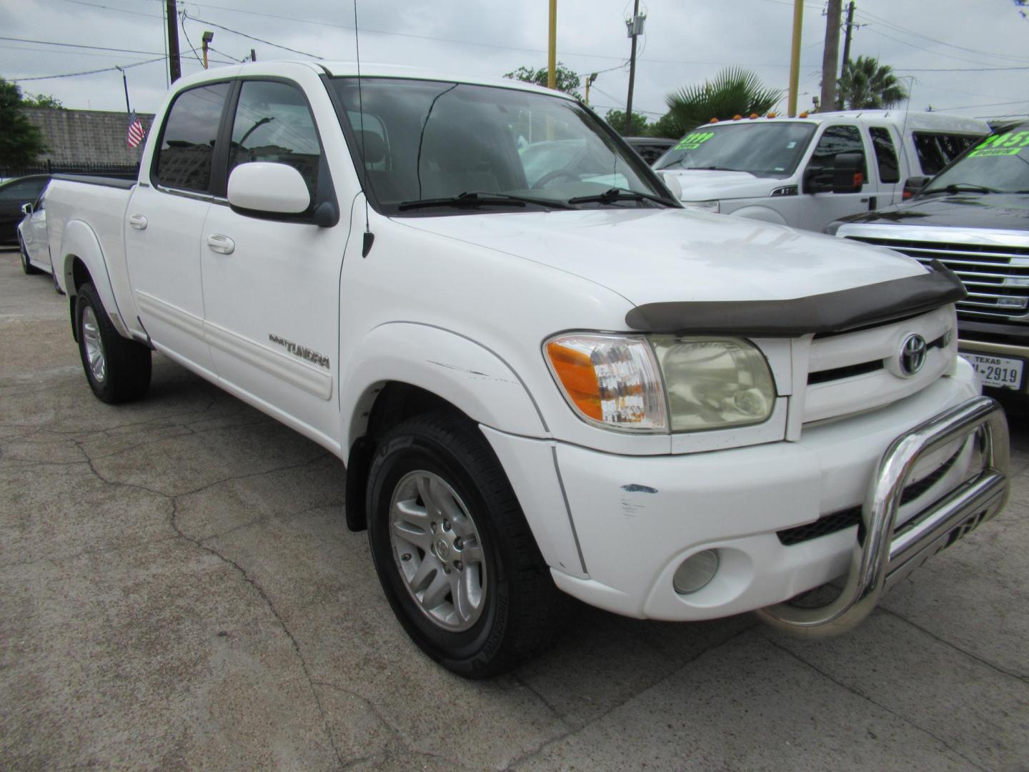 2005 White /Tan Toyota Tundra Limited Double Cab 4WD (5TBDT48125S) with an 4.7L V8 DOHC 32V engine, 5-Speed Automatic Overdrive transmission, located at 1511 North Shepherd Dr., Houston, TX, 77008, (281) 657-1221, 29.798361, -95.412560 - 2005 Toyota Tundra Limited 130,737 mi VIN: 5TBDT48125S483324 Vehicle Details 4 Door Extended Cab Pickup 4.7L V8 F DOHC 32V Gasoline Rear wheel drive w/ 4X4 - Photo#25