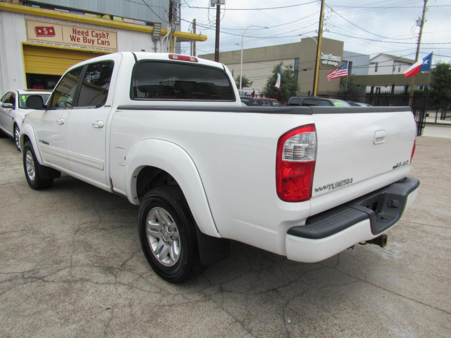 2005 White /Tan Toyota Tundra Limited Double Cab 4WD (5TBDT48125S) with an 4.7L V8 DOHC 32V engine, 5-Speed Automatic Overdrive transmission, located at 1511 North Shepherd Dr., Houston, TX, 77008, (281) 657-1221, 29.798361, -95.412560 - 2005 Toyota Tundra Limited 130,737 mi VIN: 5TBDT48125S483324 Vehicle Details 4 Door Extended Cab Pickup 4.7L V8 F DOHC 32V Gasoline Rear wheel drive w/ 4X4 - Photo#29