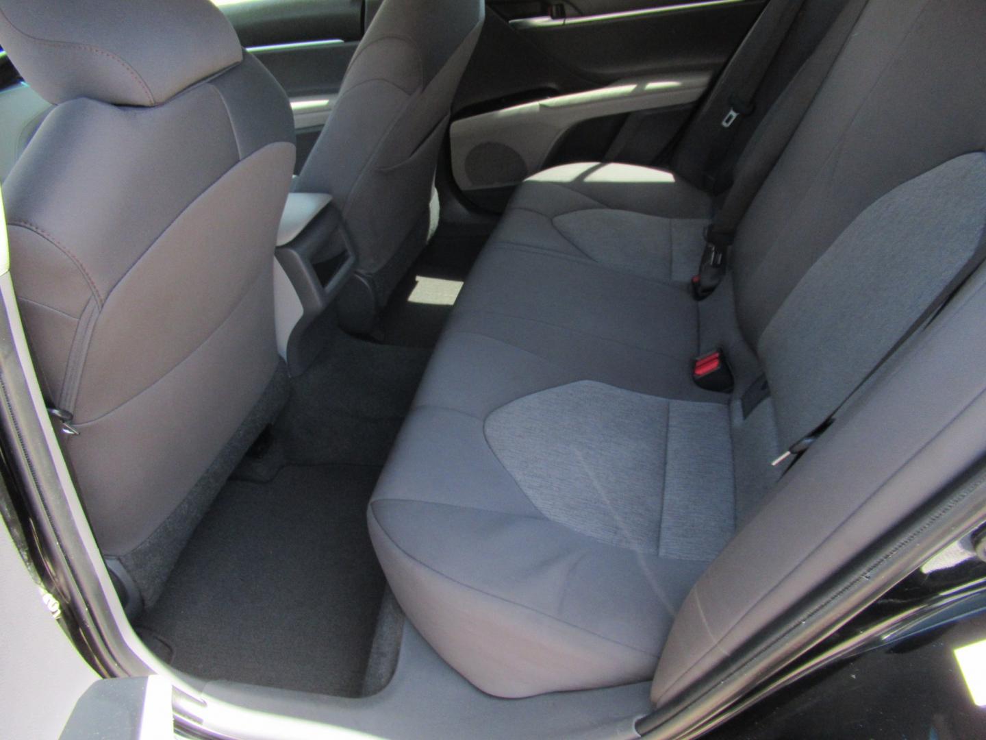 2018 Black /Black Toyota Camry LE (4T1B11HK8JU) with an 2.5L L4 DOHC 16V engine, 8A transmission, located at 1511 North Shepherd Dr., Houston, TX, 77008, (281) 657-1221, 29.798361, -95.412560 - 2018 Toyota Camry L 133,198 mi VIN: 4T1B11HK8JU077397 Vehicle Details Sedan 4 DR 2.5L I4 F DOHC 16V Gasoline Front wheel drive- Photo#7