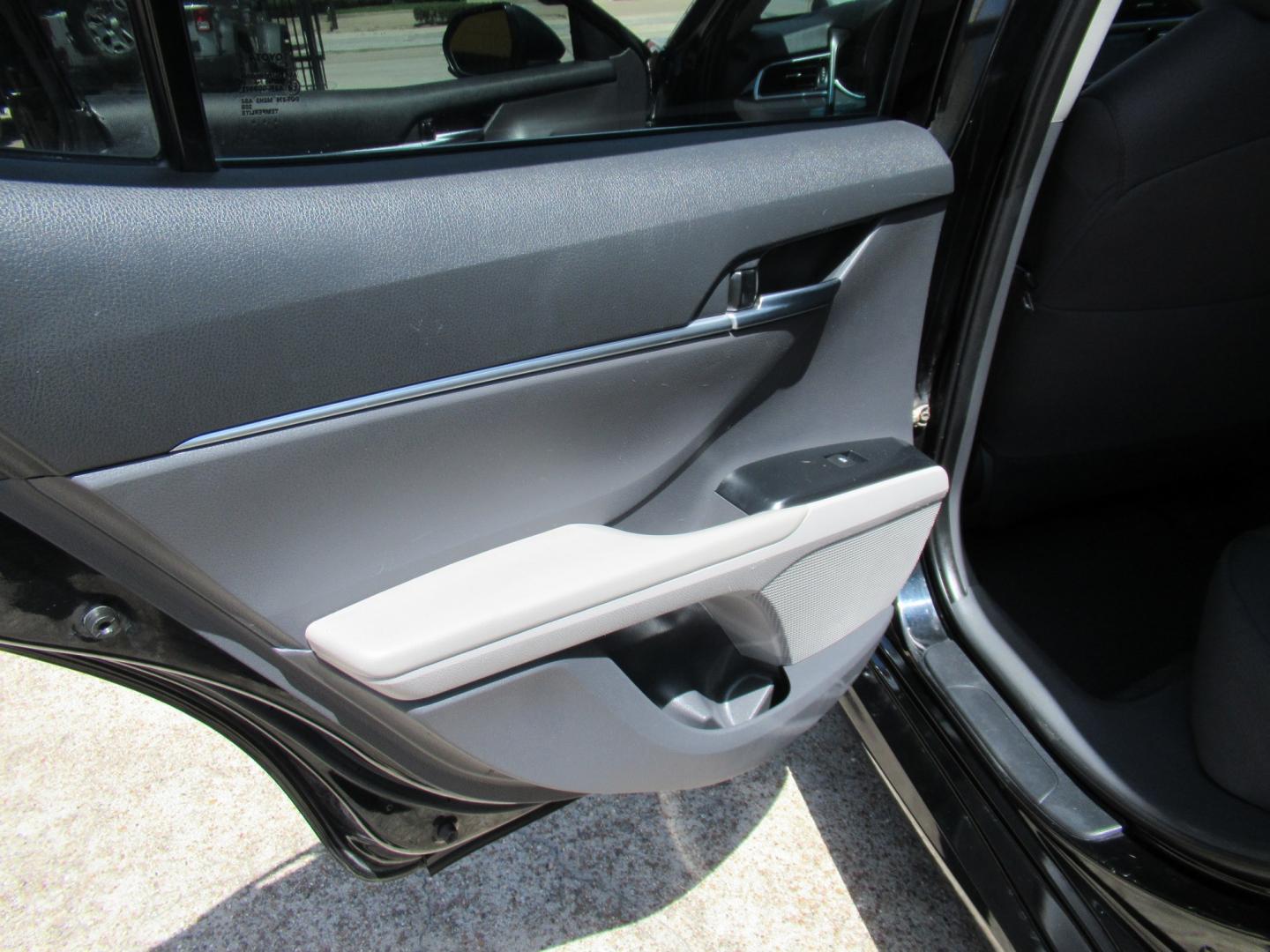 2018 Black /Black Toyota Camry LE (4T1B11HK8JU) with an 2.5L L4 DOHC 16V engine, 8A transmission, located at 1511 North Shepherd Dr., Houston, TX, 77008, (281) 657-1221, 29.798361, -95.412560 - 2018 Toyota Camry L 133,198 mi VIN: 4T1B11HK8JU077397 Vehicle Details Sedan 4 DR 2.5L I4 F DOHC 16V Gasoline Front wheel drive- Photo#9
