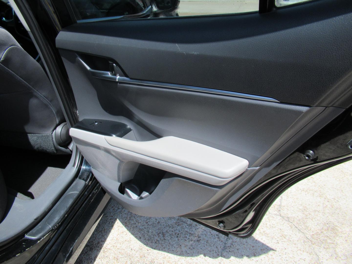 2018 Black /Black Toyota Camry LE (4T1B11HK8JU) with an 2.5L L4 DOHC 16V engine, 8A transmission, located at 1511 North Shepherd Dr., Houston, TX, 77008, (281) 657-1221, 29.798361, -95.412560 - 2018 Toyota Camry L 133,198 mi VIN: 4T1B11HK8JU077397 Vehicle Details Sedan 4 DR 2.5L I4 F DOHC 16V Gasoline Front wheel drive- Photo#11