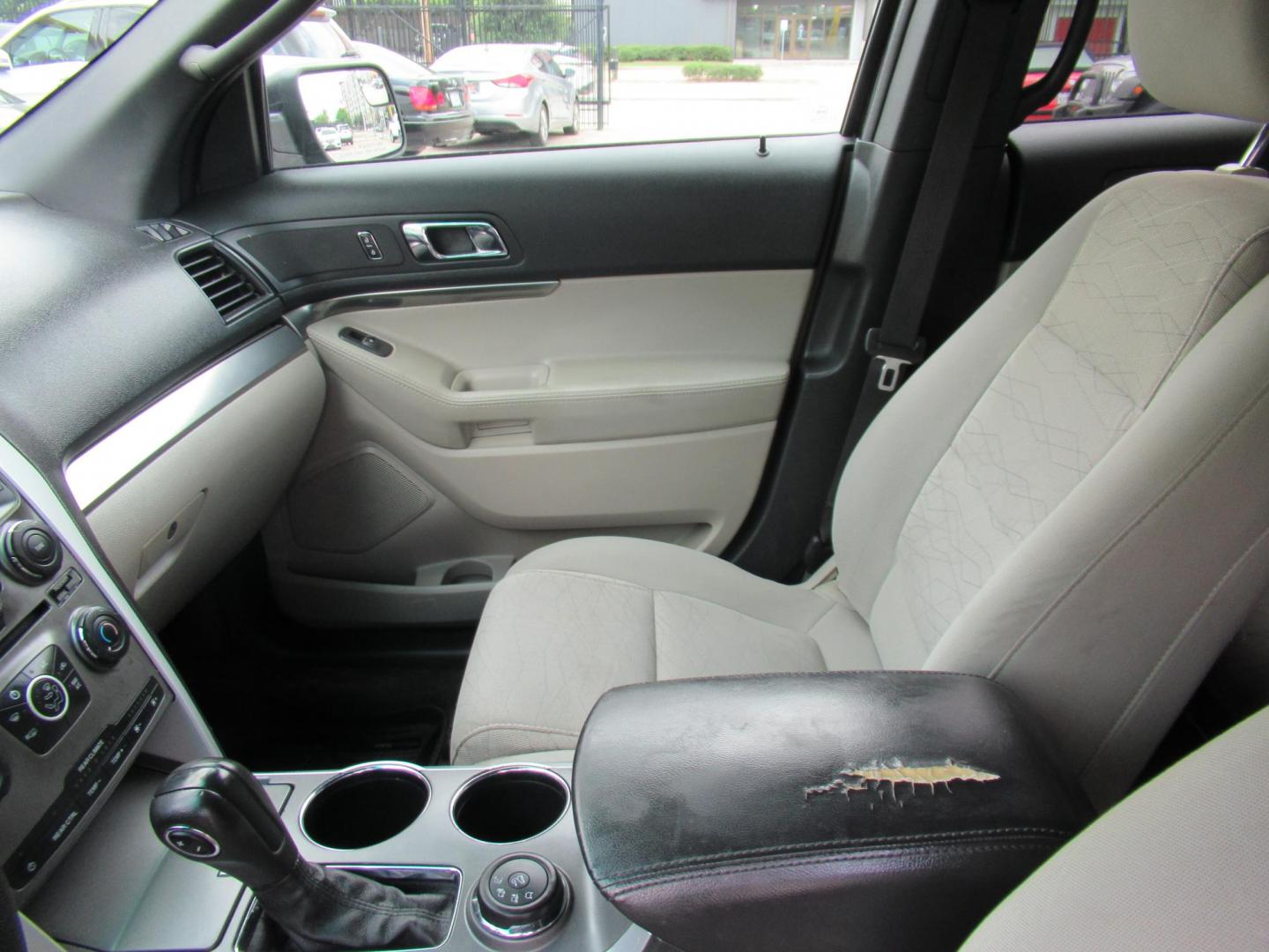 2014 Black /Gray Ford Explorer Base 4WD (1FM5K8B85EG) with an 3.5L V6 DOHC 24V engine, 6-Speed Automatic transmission, located at 1511 North Shepherd Dr., Houston, TX, 77008, (281) 657-1221, 29.798361, -95.412560 - 2014 Ford Explorer 199,112 mi VIN: 1FM5K8B85EGA38156 Vehicle Details 4 Door Wagon/Sport Utility 3.5L V6 F DOHC 24V Gasoline Front wheel drive w/ 4X4 - Photo#2