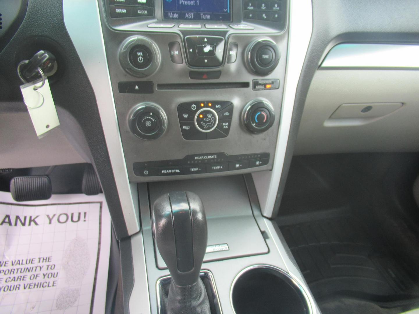 2014 Black /Gray Ford Explorer Base 4WD (1FM5K8B85EG) with an 3.5L V6 DOHC 24V engine, 6-Speed Automatic transmission, located at 1511 North Shepherd Dr., Houston, TX, 77008, (281) 657-1221, 29.798361, -95.412560 - 2014 Ford Explorer 199,112 mi VIN: 1FM5K8B85EGA38156 Vehicle Details 4 Door Wagon/Sport Utility 3.5L V6 F DOHC 24V Gasoline Front wheel drive w/ 4X4 - Photo#5