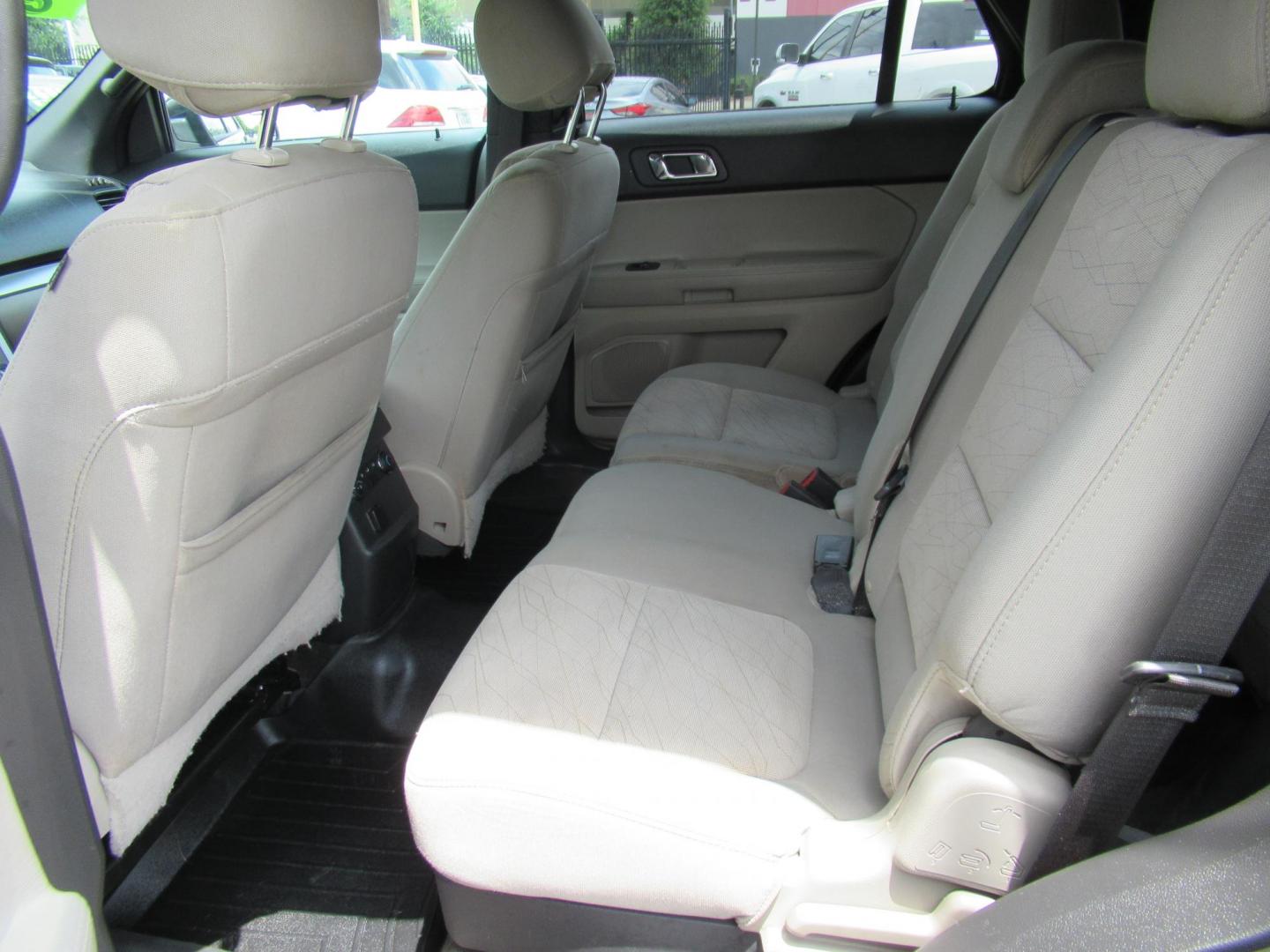2014 Black /Gray Ford Explorer Base 4WD (1FM5K8B85EG) with an 3.5L V6 DOHC 24V engine, 6-Speed Automatic transmission, located at 1511 North Shepherd Dr., Houston, TX, 77008, (281) 657-1221, 29.798361, -95.412560 - 2014 Ford Explorer 199,112 mi VIN: 1FM5K8B85EGA38156 Vehicle Details 4 Door Wagon/Sport Utility 3.5L V6 F DOHC 24V Gasoline Front wheel drive w/ 4X4 - Photo#6