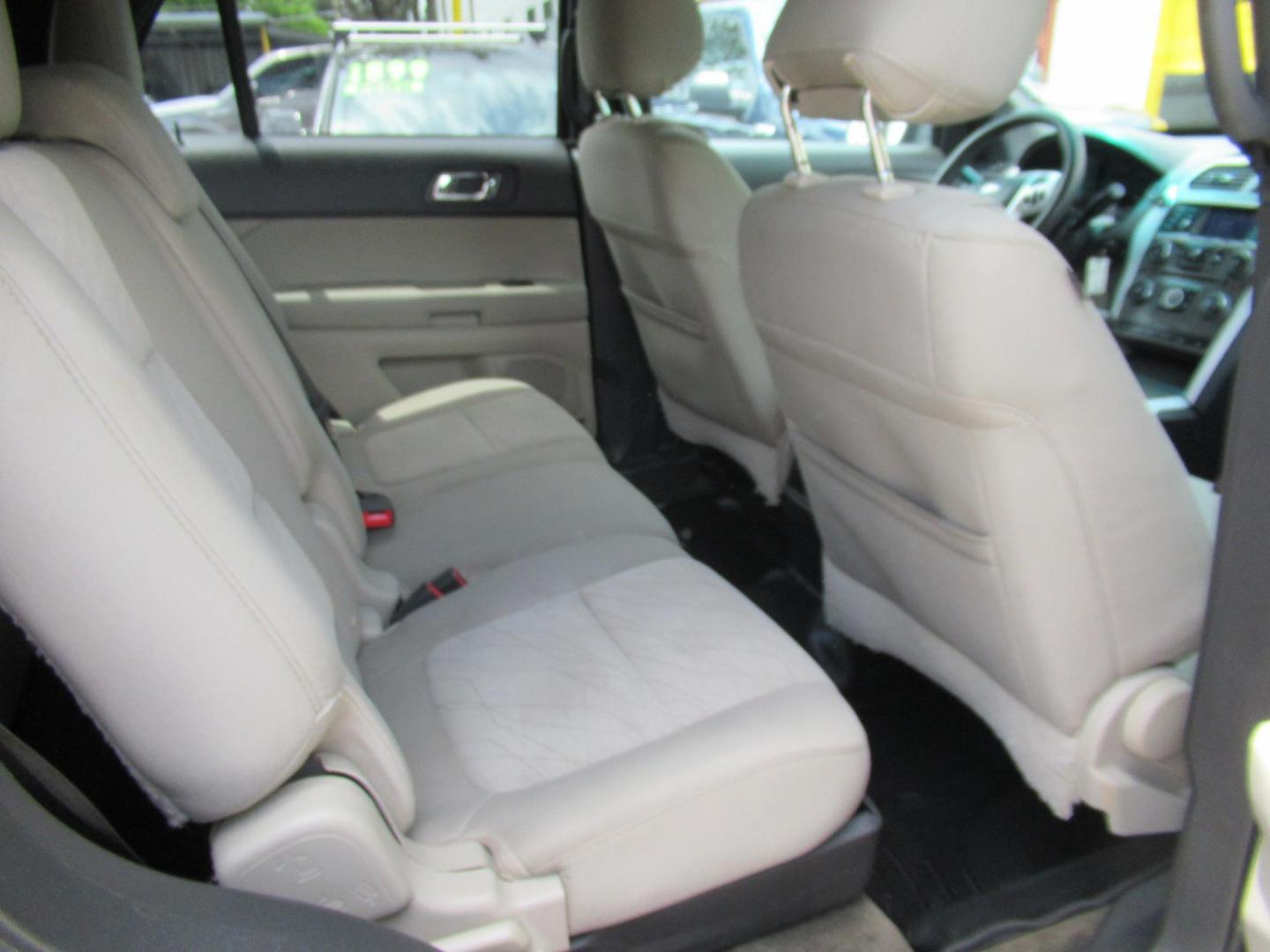 2014 Black /Gray Ford Explorer Base 4WD (1FM5K8B85EG) with an 3.5L V6 DOHC 24V engine, 6-Speed Automatic transmission, located at 1511 North Shepherd Dr., Houston, TX, 77008, (281) 657-1221, 29.798361, -95.412560 - 2014 Ford Explorer 199,112 mi VIN: 1FM5K8B85EGA38156 Vehicle Details 4 Door Wagon/Sport Utility 3.5L V6 F DOHC 24V Gasoline Front wheel drive w/ 4X4 - Photo#9