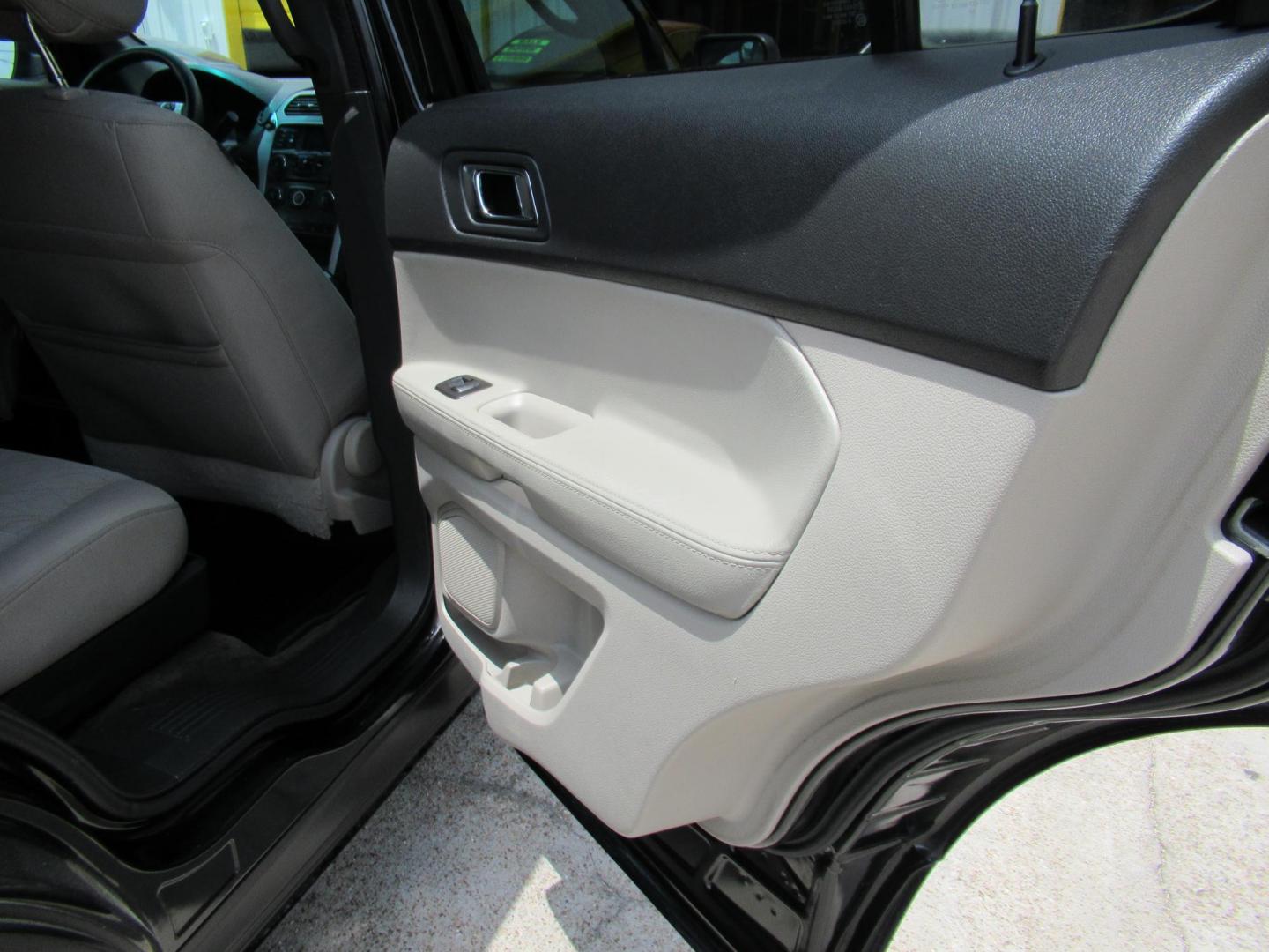 2014 Black /Gray Ford Explorer Base 4WD (1FM5K8B85EG) with an 3.5L V6 DOHC 24V engine, 6-Speed Automatic transmission, located at 1511 North Shepherd Dr., Houston, TX, 77008, (281) 657-1221, 29.798361, -95.412560 - 2014 Ford Explorer 199,112 mi VIN: 1FM5K8B85EGA38156 Vehicle Details 4 Door Wagon/Sport Utility 3.5L V6 F DOHC 24V Gasoline Front wheel drive w/ 4X4 - Photo#10