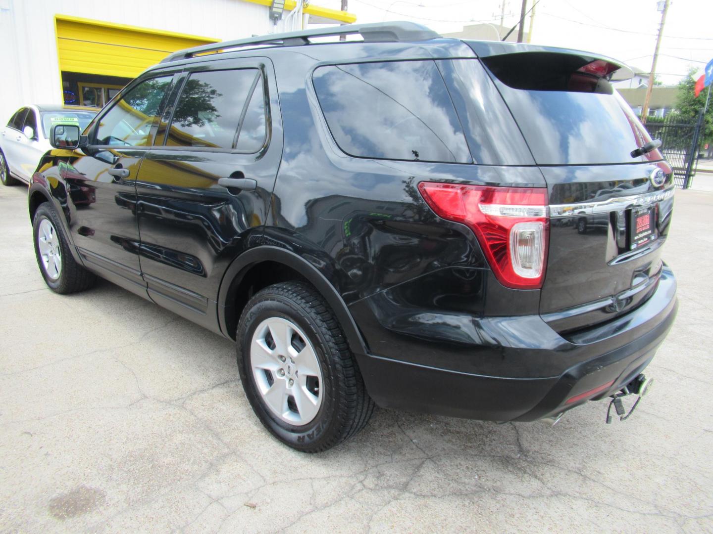 2014 Black /Gray Ford Explorer Base 4WD (1FM5K8B85EG) with an 3.5L V6 DOHC 24V engine, 6-Speed Automatic transmission, located at 1511 North Shepherd Dr., Houston, TX, 77008, (281) 657-1221, 29.798361, -95.412560 - 2014 Ford Explorer 199,112 mi VIN: 1FM5K8B85EGA38156 Vehicle Details 4 Door Wagon/Sport Utility 3.5L V6 F DOHC 24V Gasoline Front wheel drive w/ 4X4 - Photo#12