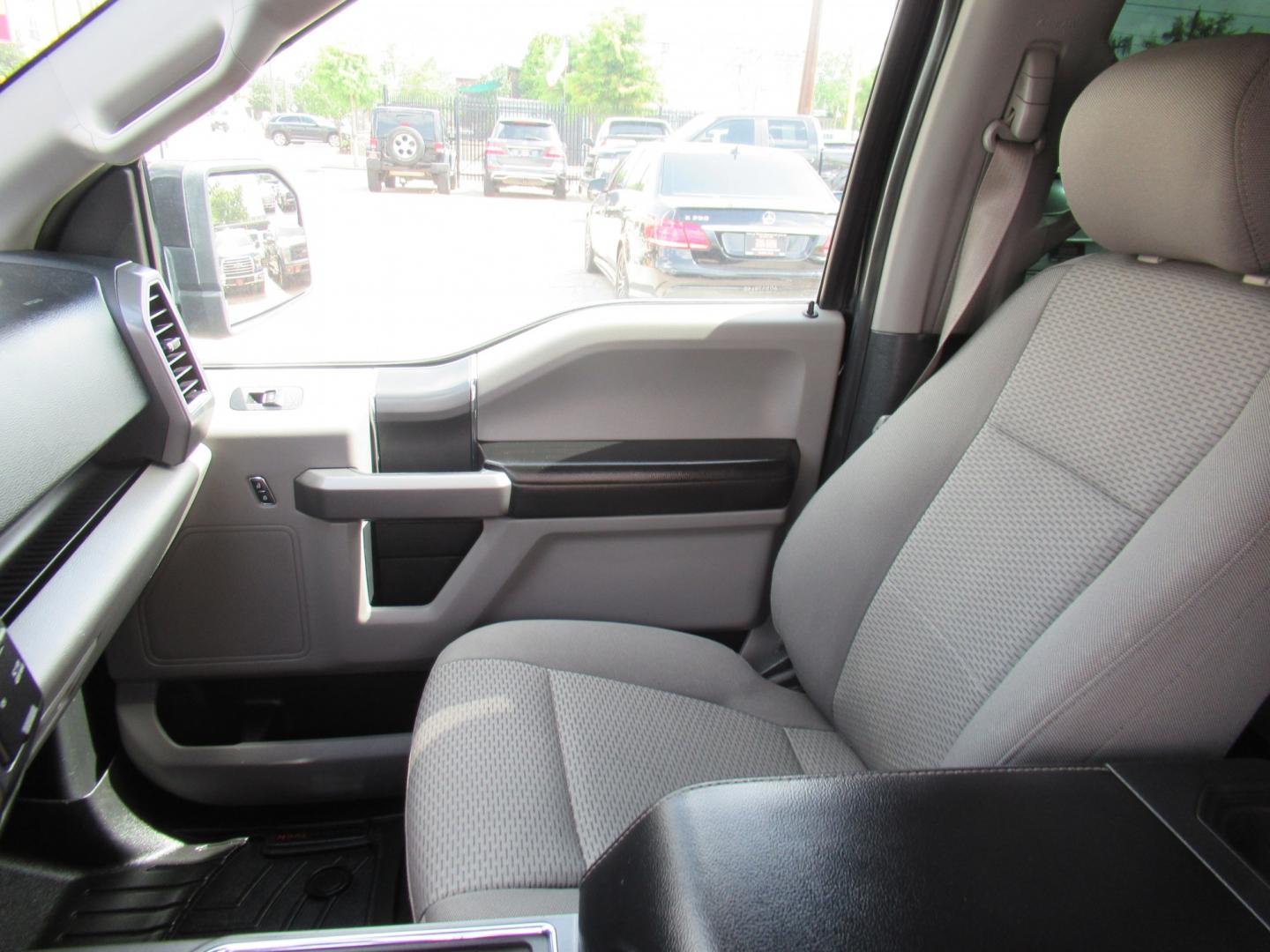 2018 Black /Gray Ford F-150 XLT SuperCrew 5.5-ft. Bed 2WD (1FTEW1CG1JK) with an 3.5L V6 TURBO engine, 6A transmission, located at 1511 North Shepherd Dr., Houston, TX, 77008, (281) 657-1221, 29.798361, -95.412560 - 2018 Ford F-150 XLT 129,418 mi VIN: 1FTEW1CG1JKF55757 Vehicle Details Crew Pickup 3.5L V6 F DOHC 24VGasoline Rear wheel drive- Photo#9