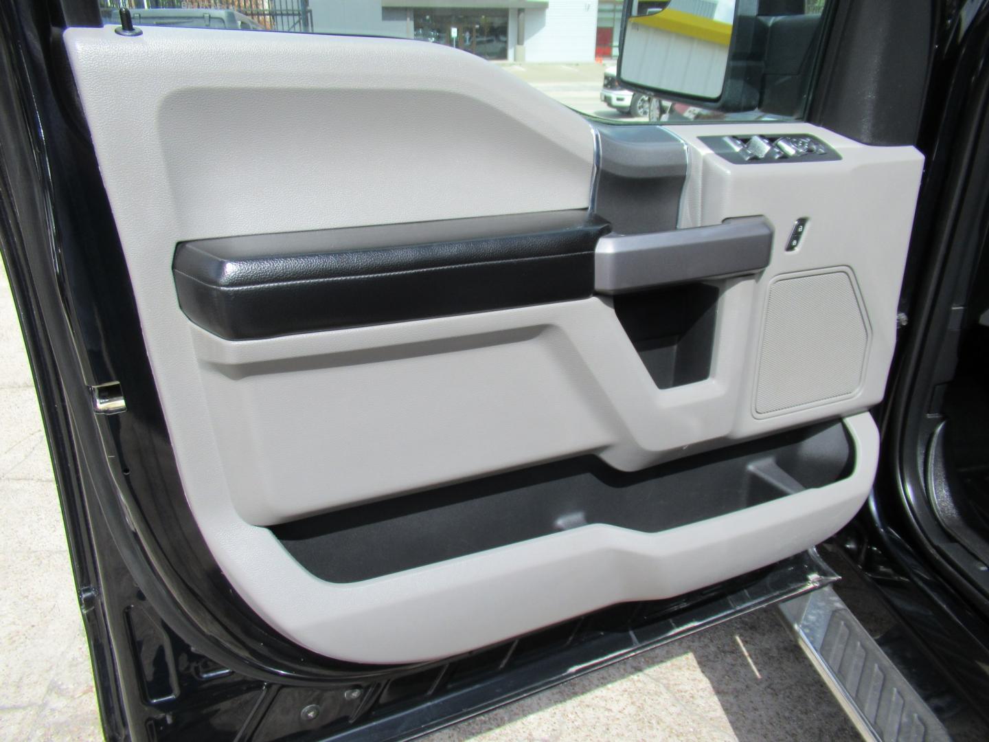 2018 Black /Gray Ford F-150 XLT SuperCrew 5.5-ft. Bed 2WD (1FTEW1CG1JK) with an 3.5L V6 TURBO engine, 6A transmission, located at 1511 North Shepherd Dr., Houston, TX, 77008, (281) 657-1221, 29.798361, -95.412560 - 2018 Ford F-150 XLT 129,418 mi VIN: 1FTEW1CG1JKF55757 Vehicle Details Crew Pickup 3.5L V6 F DOHC 24VGasoline Rear wheel drive- Photo#13
