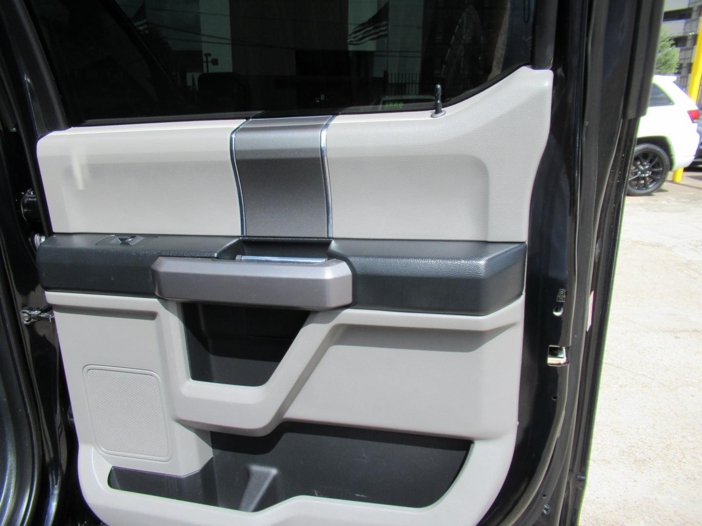2018 Black /Gray Ford F-150 XLT SuperCrew 5.5-ft. Bed 2WD (1FTEW1CG1JK) with an 3.5L V6 TURBO engine, 6A transmission, located at 1511 North Shepherd Dr., Houston, TX, 77008, (281) 657-1221, 29.798361, -95.412560 - 2018 Ford F-150 XLT 129,418 mi VIN: 1FTEW1CG1JKF55757 Vehicle Details Crew Pickup 3.5L V6 F DOHC 24VGasoline Rear wheel drive- Photo#15