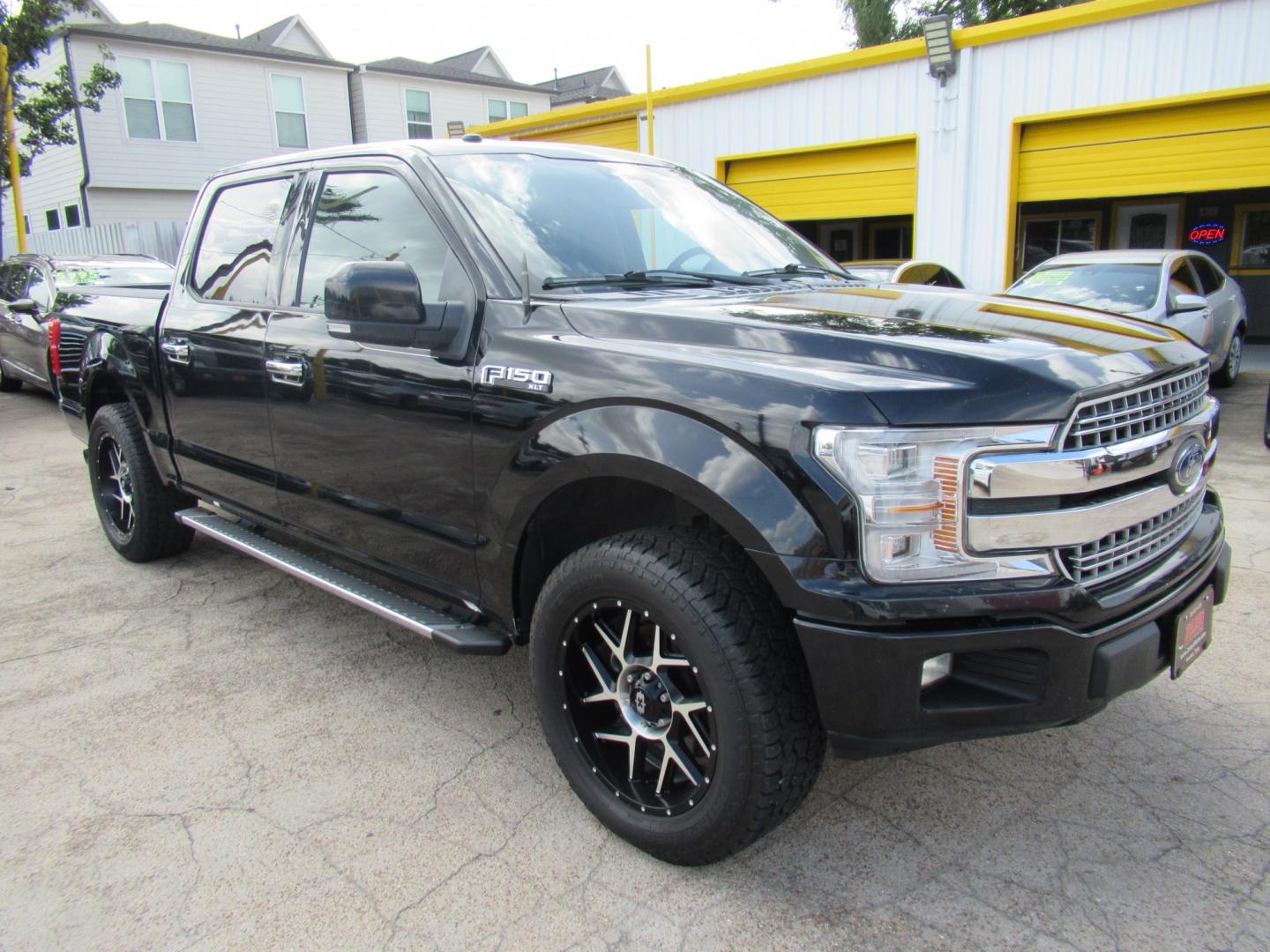 2018 Black /Gray Ford F-150 XLT SuperCrew 5.5-ft. Bed 2WD (1FTEW1CG1JK) with an 3.5L V6 TURBO engine, 6A transmission, located at 1511 North Shepherd Dr., Houston, TX, 77008, (281) 657-1221, 29.798361, -95.412560 - 2018 Ford F-150 XLT 129,418 mi VIN: 1FTEW1CG1JKF55757 Vehicle Details Crew Pickup 3.5L V6 F DOHC 24VGasoline Rear wheel drive- Photo#2